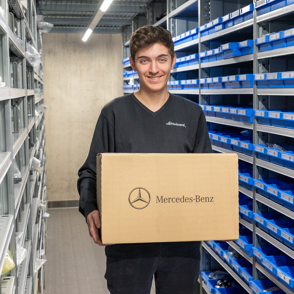 Ausbildung Fachkraft für Lagerlogistik bei Mercedes-Benz Herbrand
