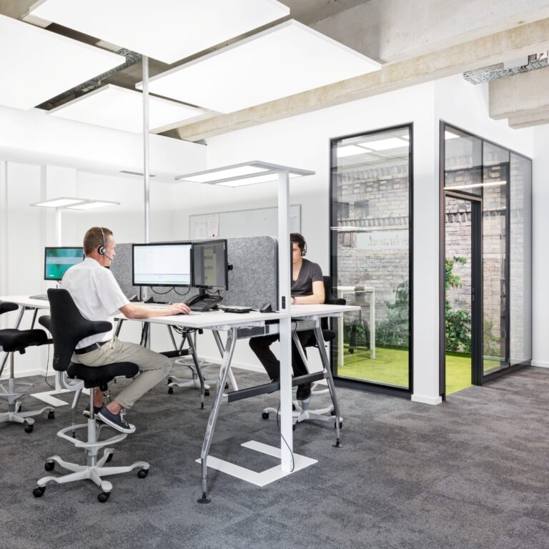 moderne-Ausstattung-mitarbeiter-Benefits-buero