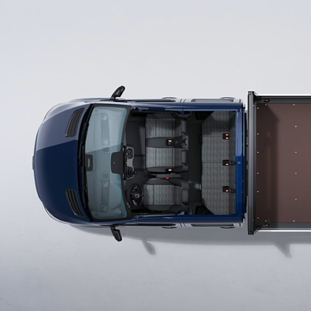 Mercedes-Benz-Sprinter-Fahrgestell-Innenraum-Deppelkabine-Blau
