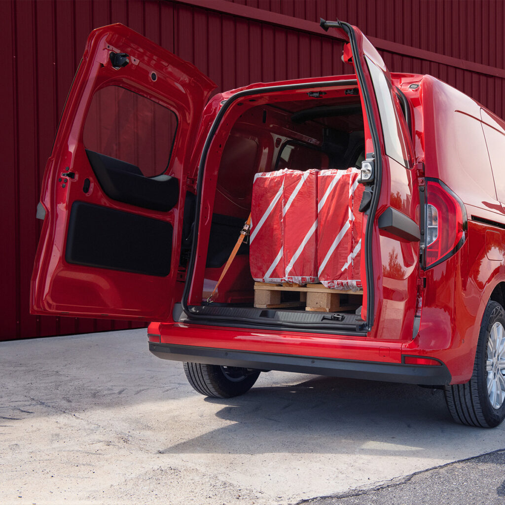Mercedes-Benz-Kastenwagen-Rot-Laderaum