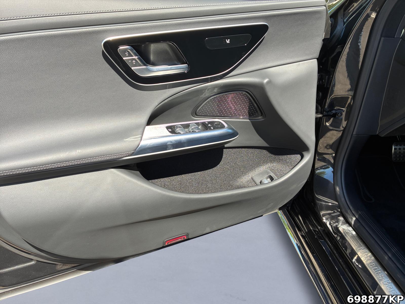 Fahrzeugabbildung Mercedes-Benz E 220 d T AMG AHK Distronic Totwinkel