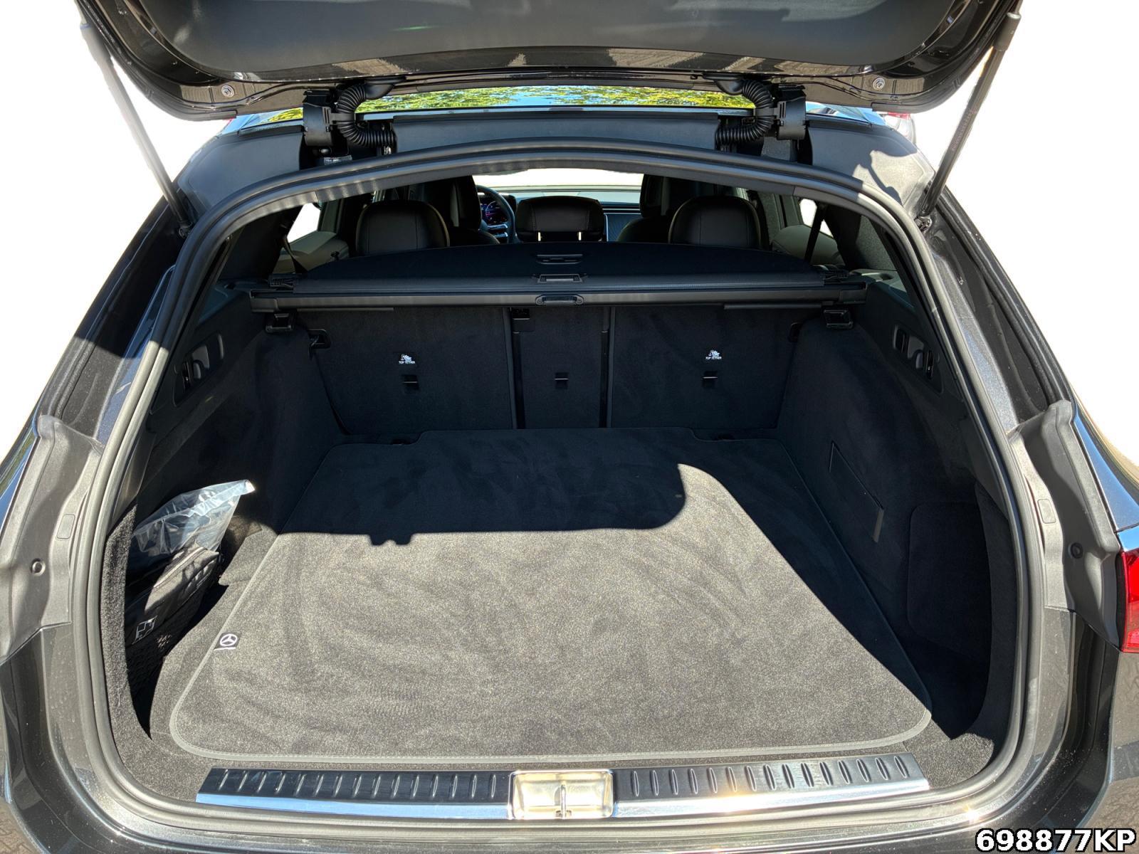 Fahrzeugabbildung Mercedes-Benz E 220 d T AMG AHK Distronic Totwinkel