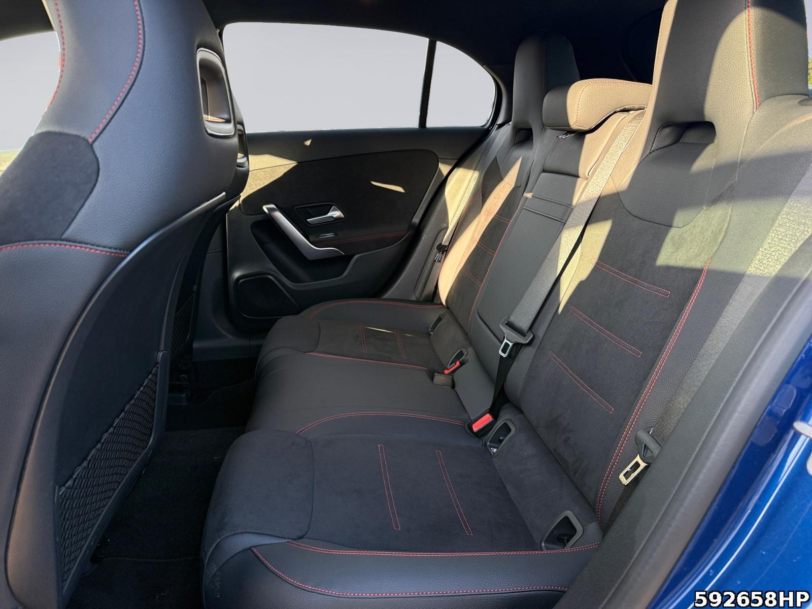 Fahrzeugabbildung Mercedes-Benz A 250 AMG Pano Keyless 11kw AC-Laden LHZ Totw