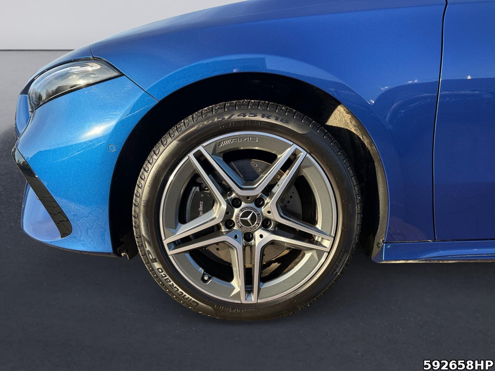 Fahrzeugabbildung Mercedes-Benz A 250 AMG Pano Keyless 11kw AC-Laden LHZ Totw