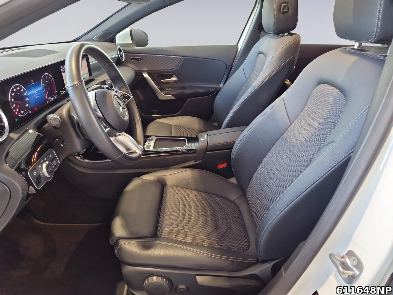 Fahrzeugabbildung Mercedes-Benz A 200 Progressive Panoramadach Kamera CarPlay