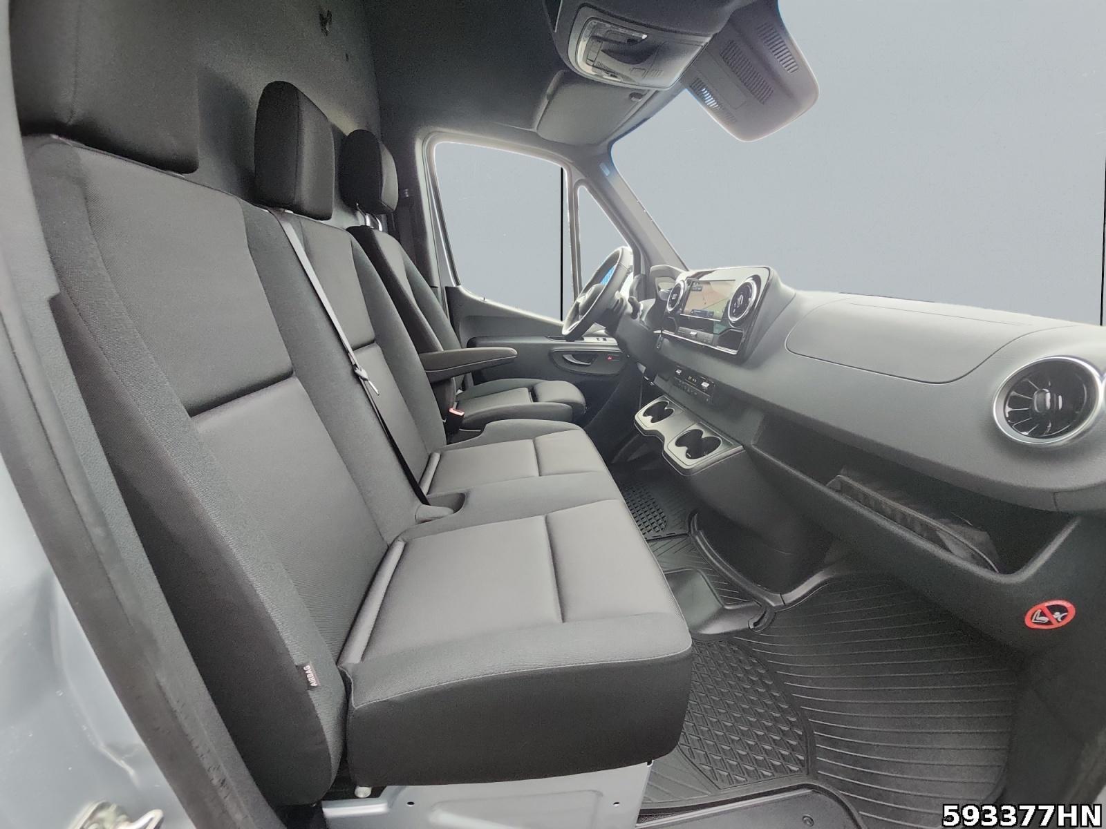Fahrzeugabbildung Mercedes-Benz Sprinter 315 L2H2 SELECT *AHK+Tacho*LED*DISTRONI