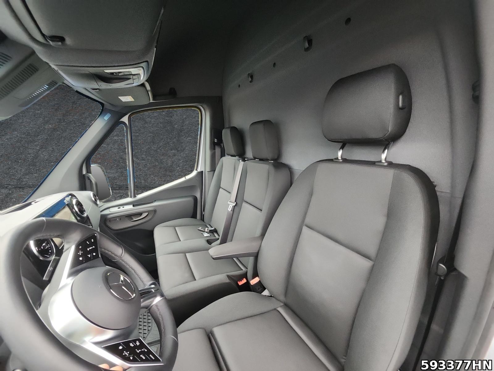 Fahrzeugabbildung Mercedes-Benz Sprinter 315 L2H2 SELECT *AHK+Tacho*LED*DISTRONI