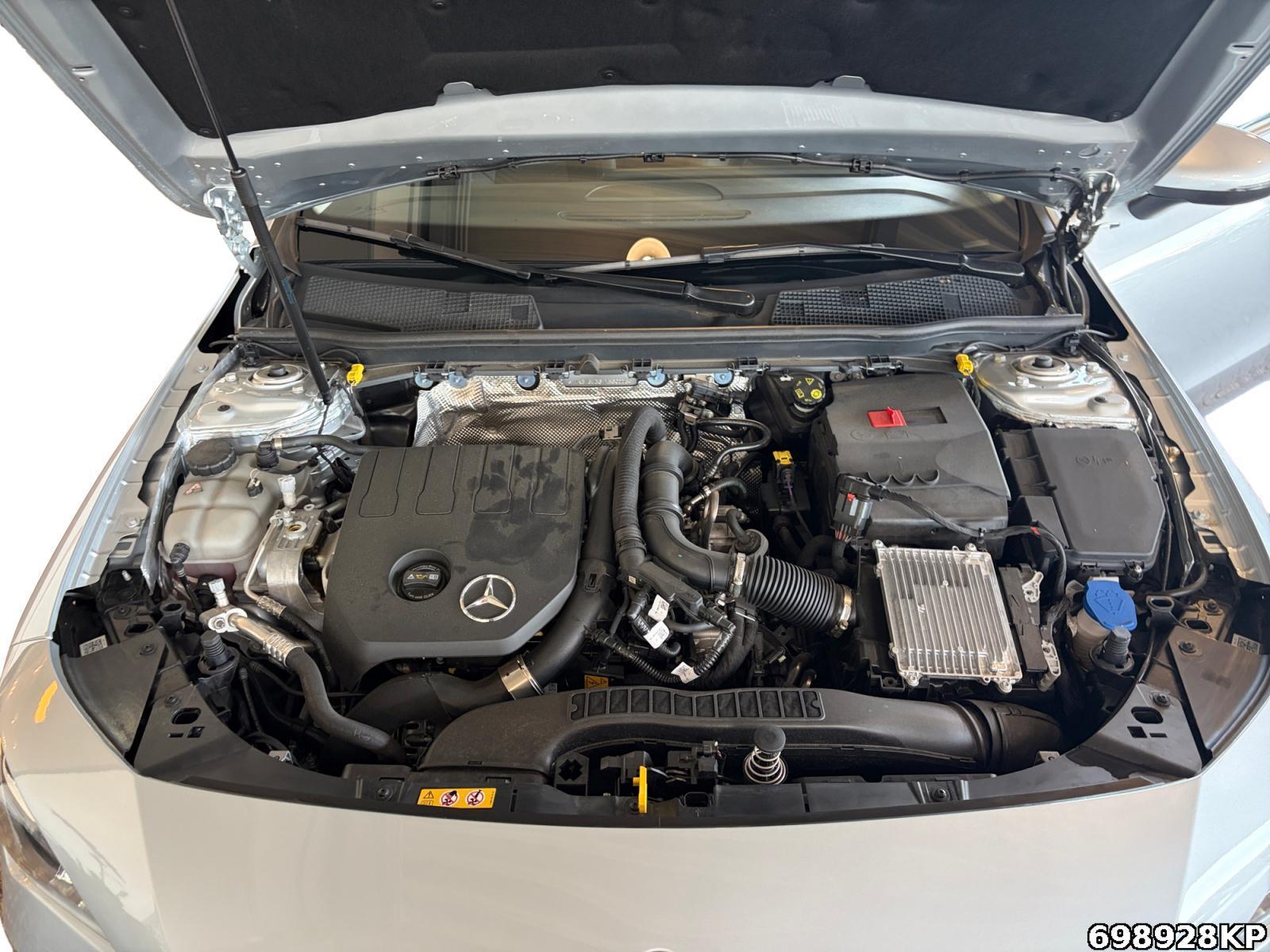 Fahrzeugabbildung Mercedes-Benz CLA 180 Progressive Lenkradhzg Kamera LED 18