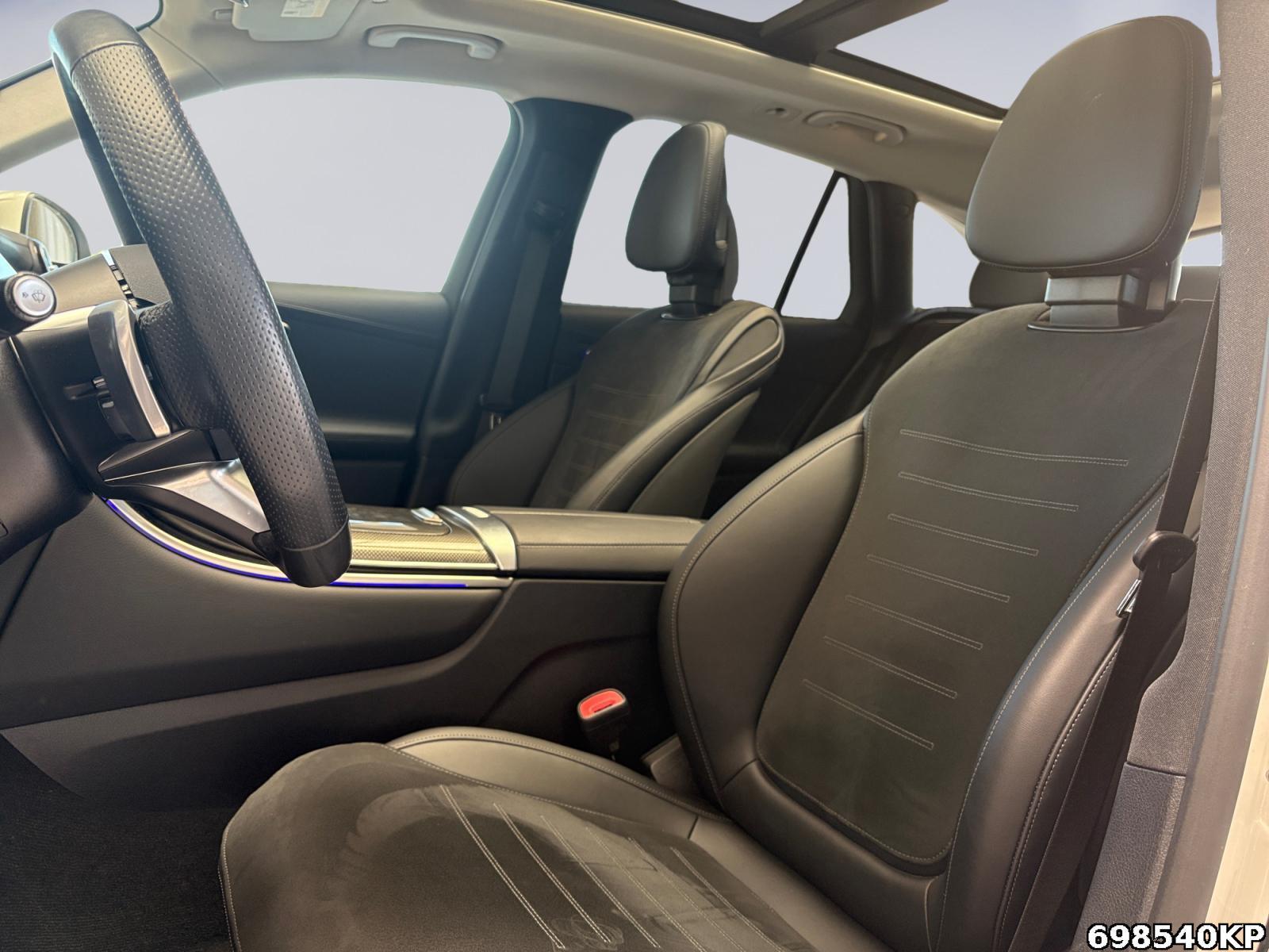 Fahrzeugabbildung Mercedes-Benz GLC 300 d 4M AMG AHK Pano DIGITAL LIGHT Memory.