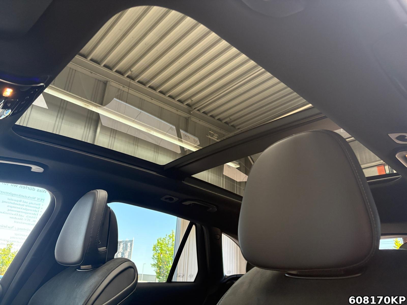 Fahrzeugabbildung Mercedes-Benz GLC 300 4M AMG AHK Pano 360° Memory Totw. 20