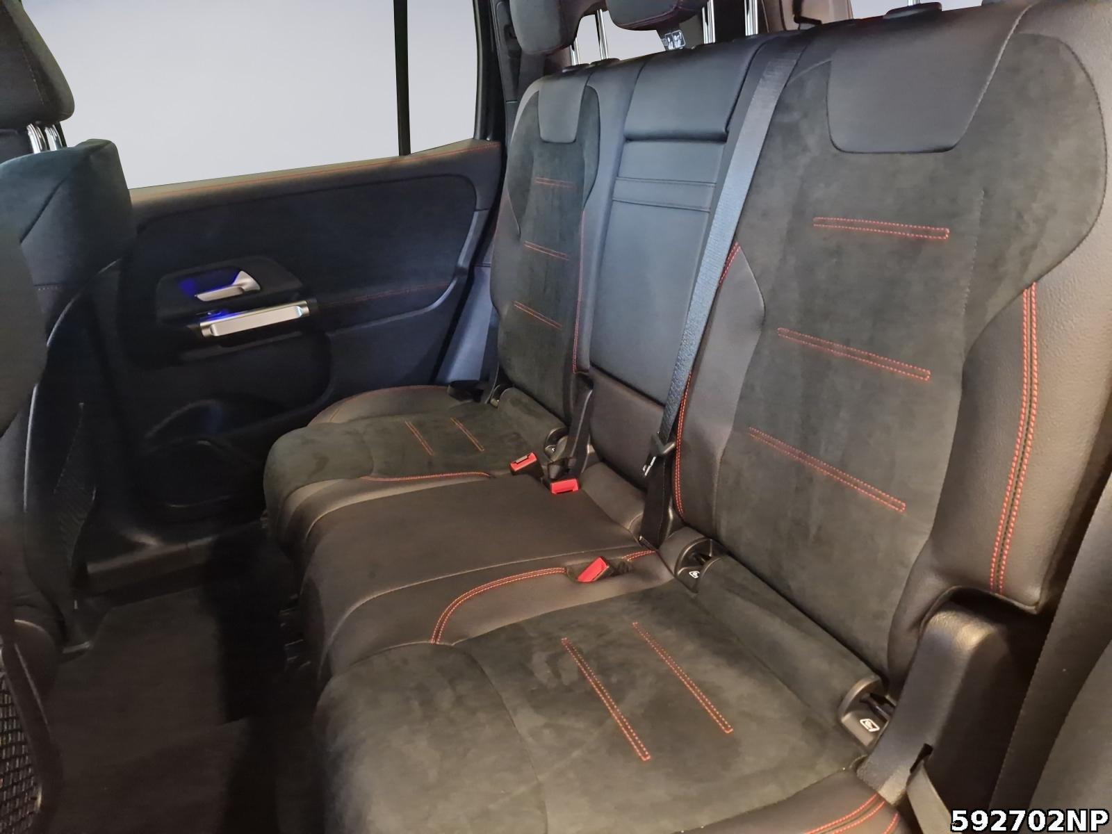 Fahrzeugabbildung Mercedes-Benz GLB 200 d AMG 5+2 Sitzer Pano Kamera KEYLESS 19