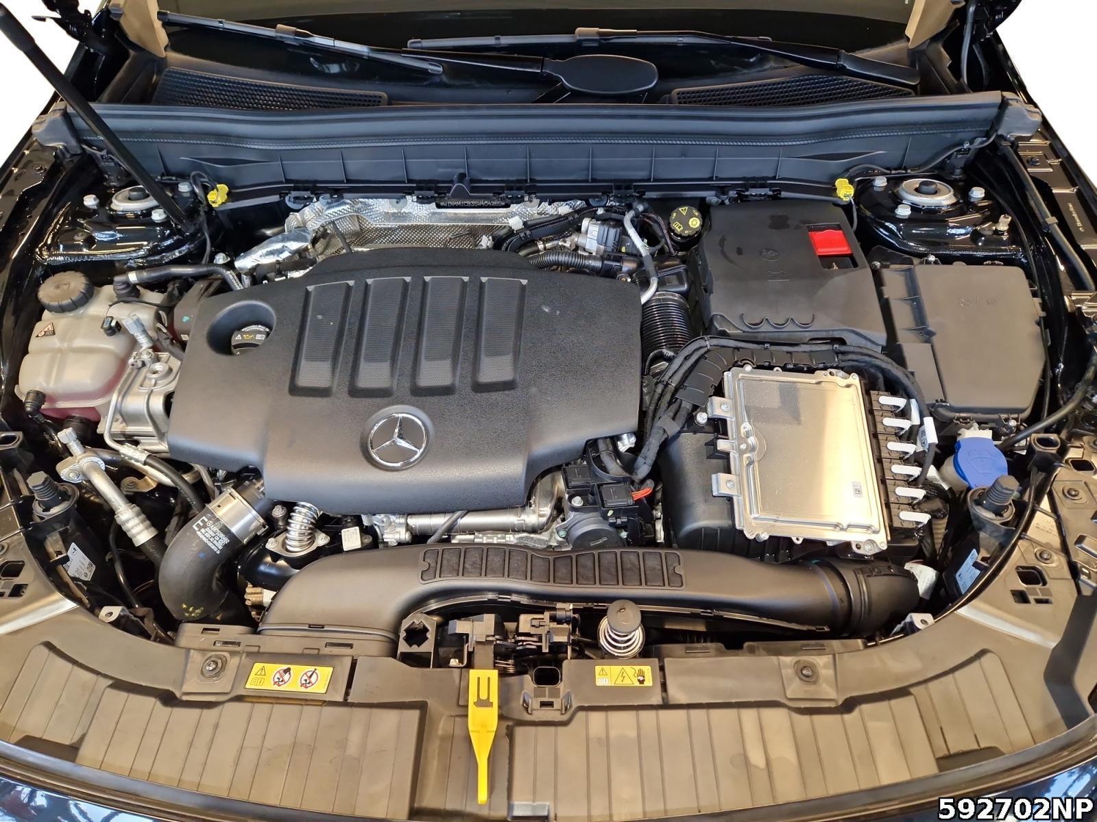 Fahrzeugabbildung Mercedes-Benz GLB 200 d AMG 5+2 Sitzer Pano Kamera KEYLESS 19