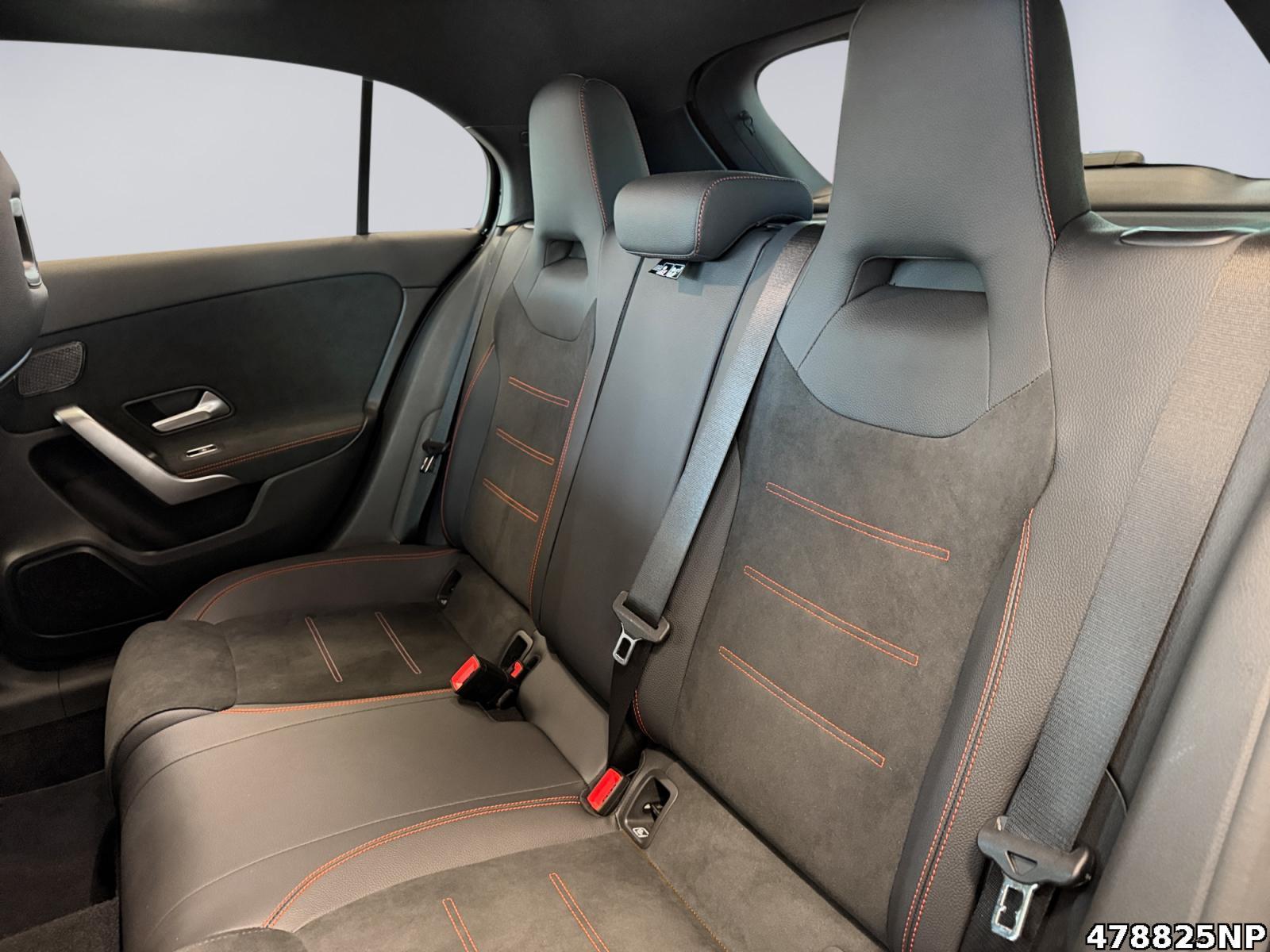 Fahrzeugabbildung Mercedes-Benz A 200 Kompaktlimousine AMG+NIGHT+MULTI+360°+19