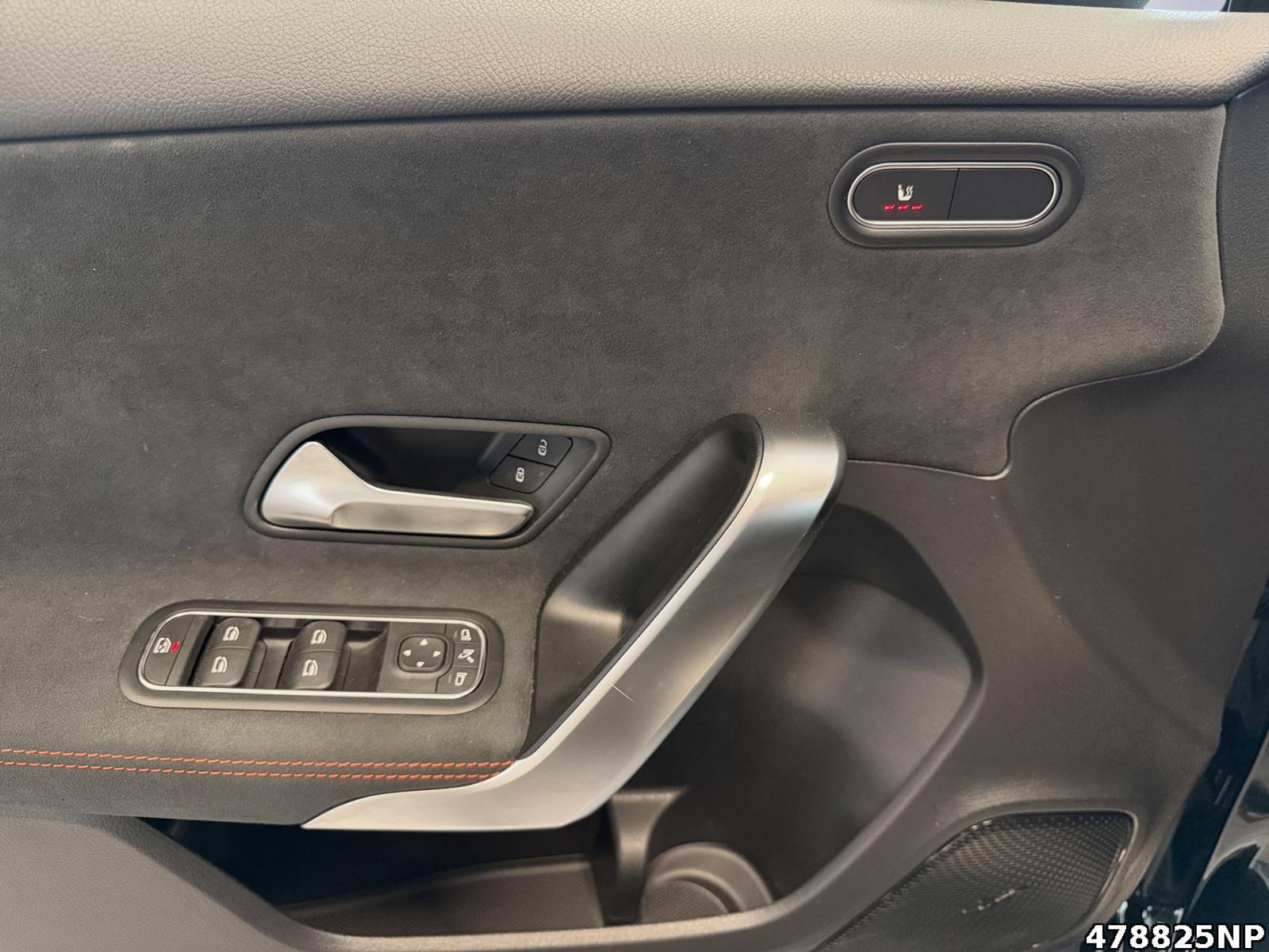 Fahrzeugabbildung Mercedes-Benz A 200 Kompaktlimousine AMG+NIGHT+MULTI+360°+19