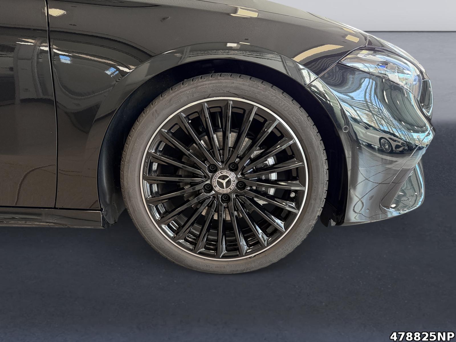 Fahrzeugabbildung Mercedes-Benz A 200 Kompaktlimousine AMG+NIGHT+MULTI+360°+19