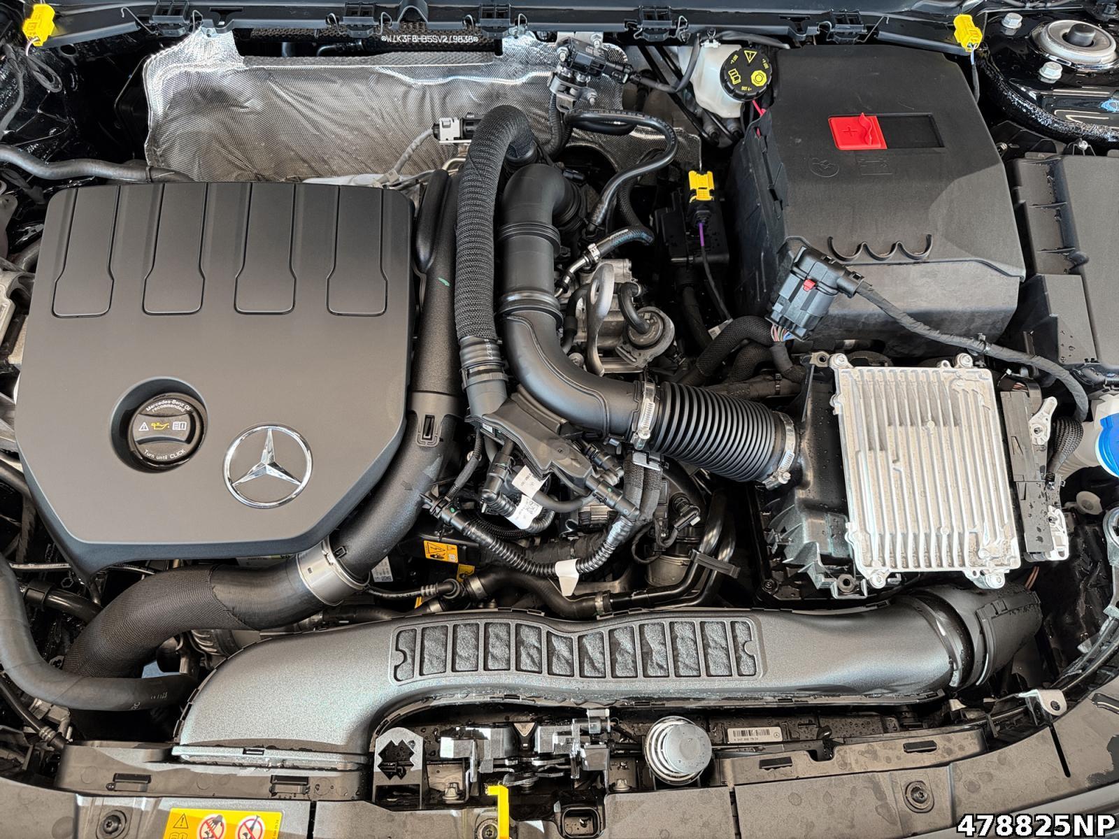 Fahrzeugabbildung Mercedes-Benz A 200 Kompaktlimousine AMG+NIGHT+MULTI+360°+19