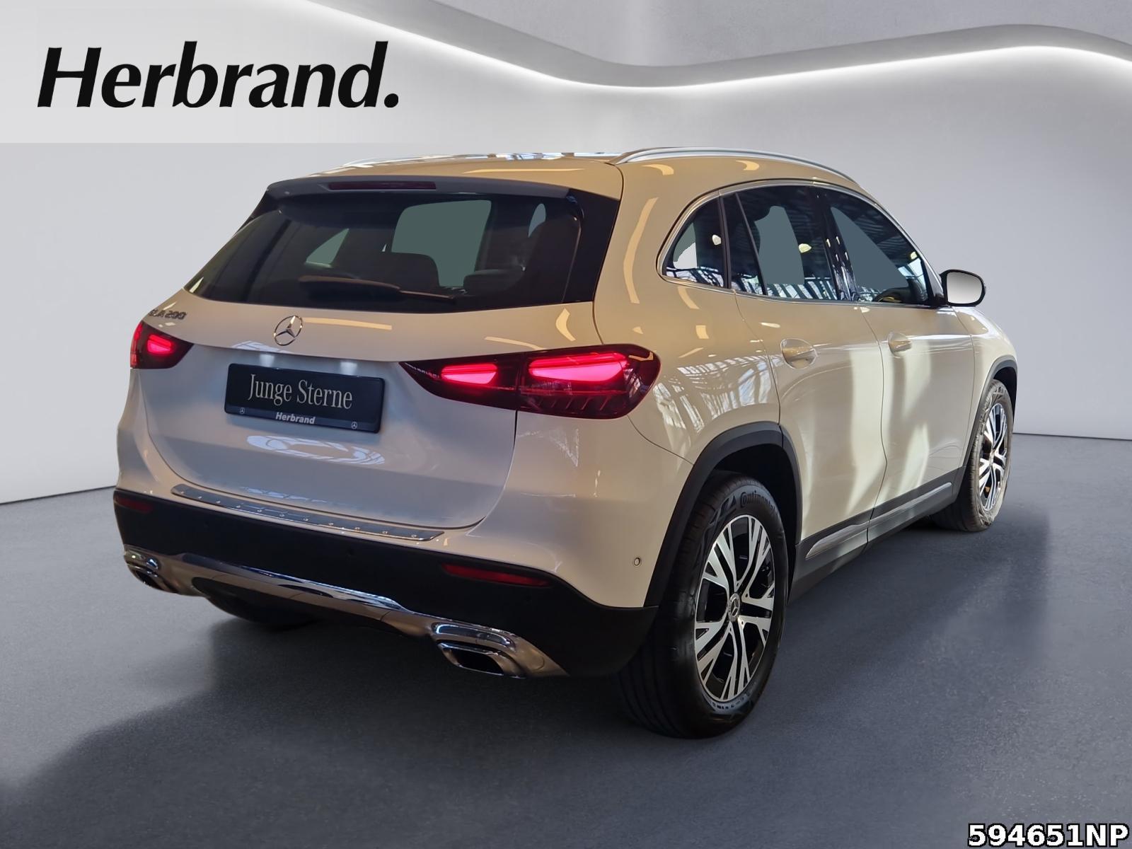 Fahrzeugabbildung Mercedes-Benz GLA 200 Progressive AHK Kamera THERMOTRONIC