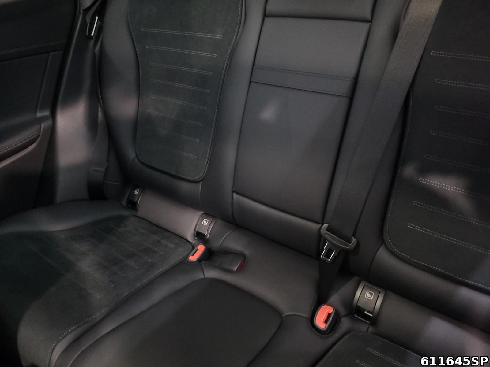 Fahrzeugabbildung Mercedes-Benz GLC 300 e 4M AMG Pano AHK 360° MemoryLenkradhzg