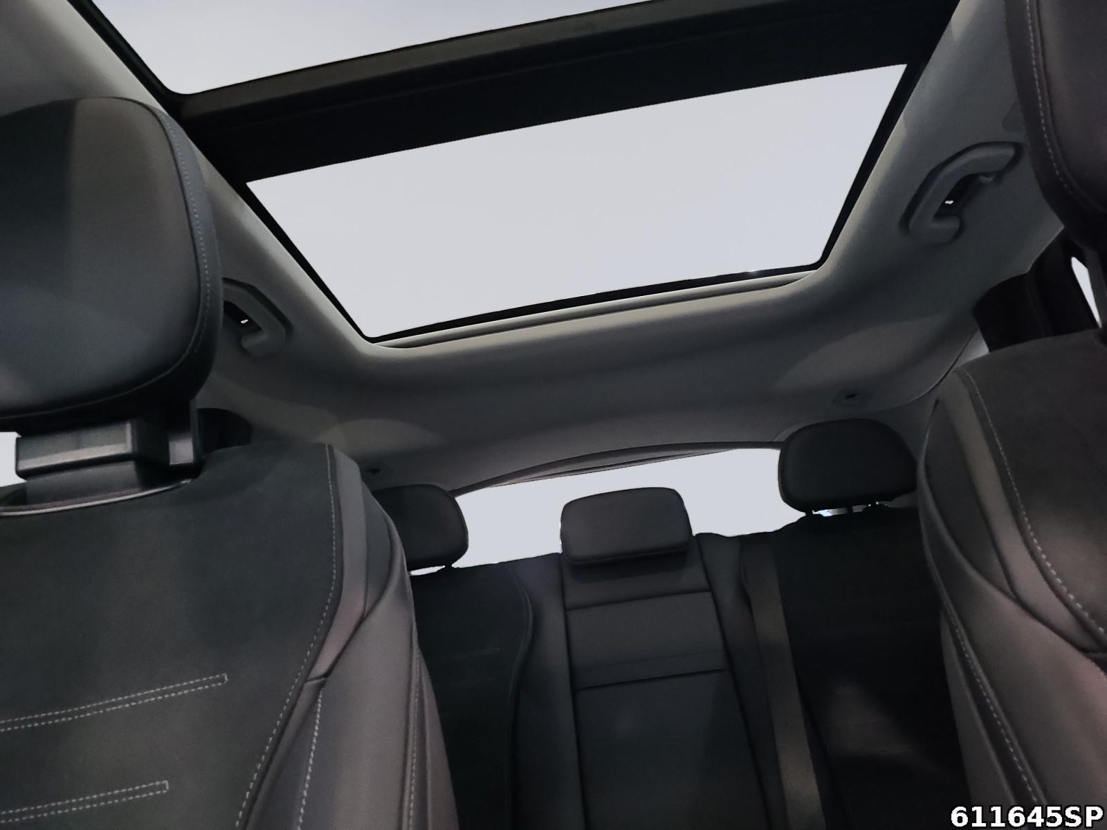 Fahrzeugabbildung Mercedes-Benz GLC 300 e 4M AMG Pano AHK 360° MemoryLenkradhzg