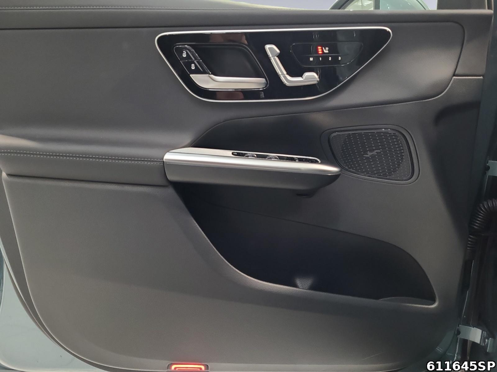 Fahrzeugabbildung Mercedes-Benz GLC 300 e 4M AMG Pano AHK 360° MemoryLenkradhzg