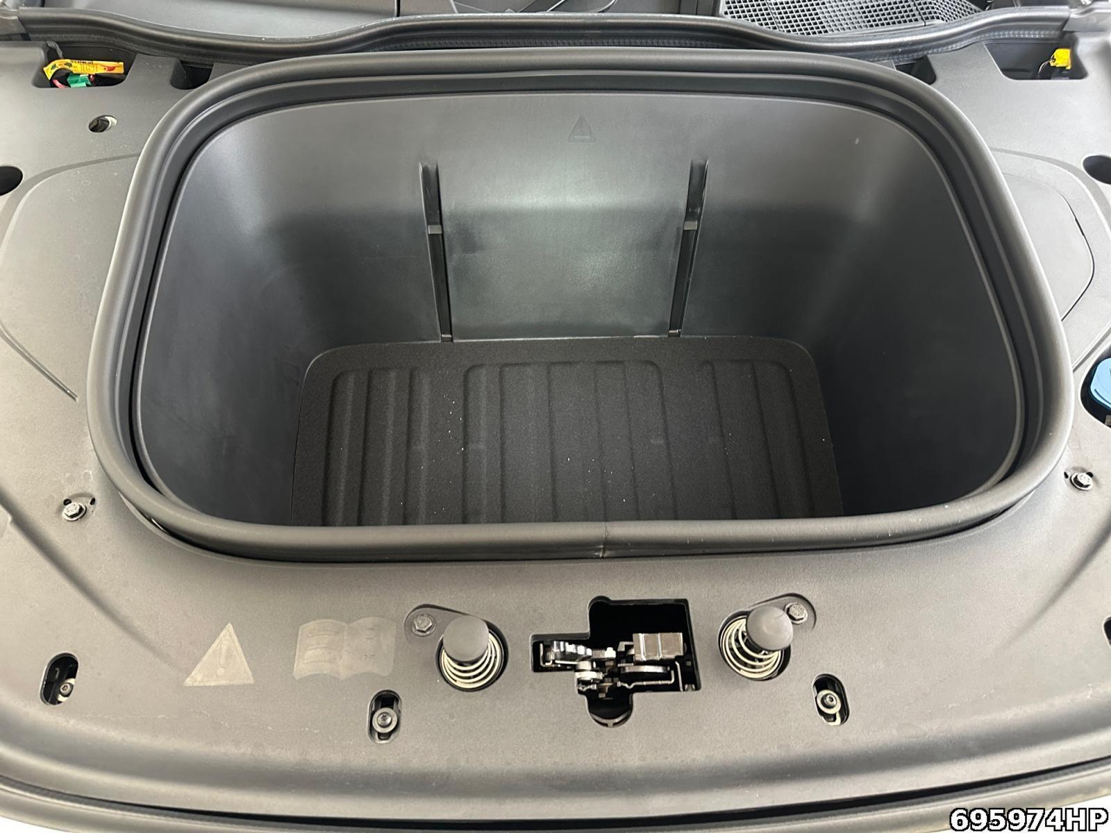 Fahrzeugabbildung Mercedes-Benz GLB 250 +AMG+KEYLESS+MULTIBEAM+DISTRONIC++