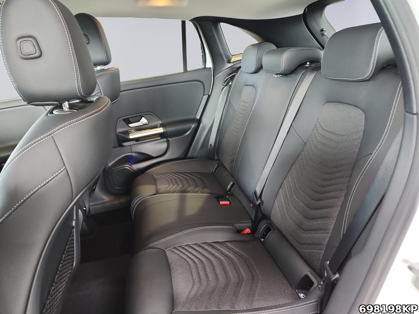Fahrzeugabbildung Mercedes-Benz GLA 250 4M Progressive Multibeam CarPlay Kamera