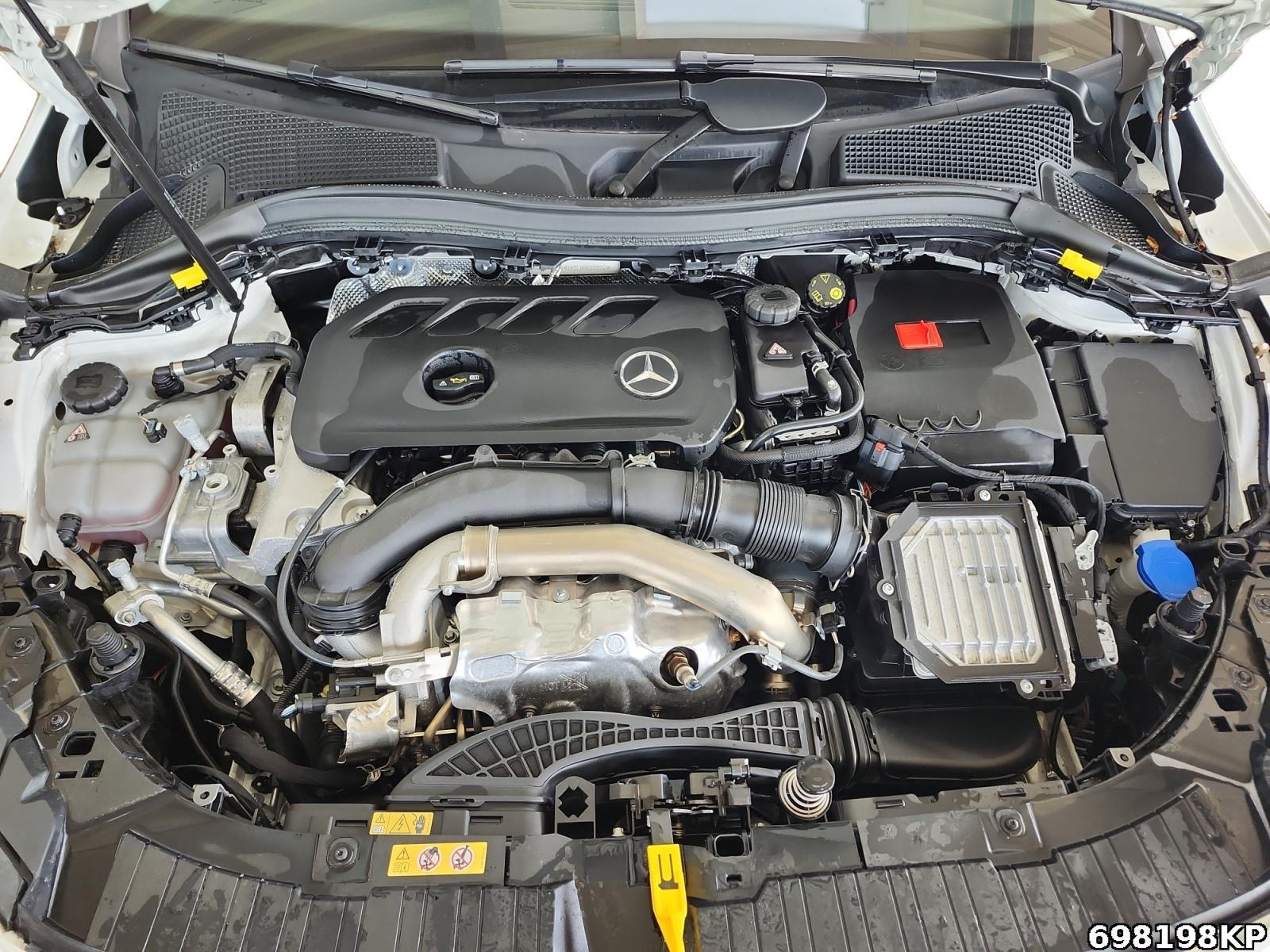 Fahrzeugabbildung Mercedes-Benz GLA 250 4M Progressive Multibeam CarPlay Kamera