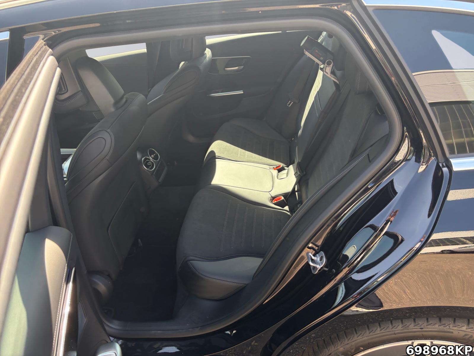 Fahrzeugabbildung Mercedes-Benz C 300 T AMG Fahrassistenz+ CarPlay AHK AdvSound