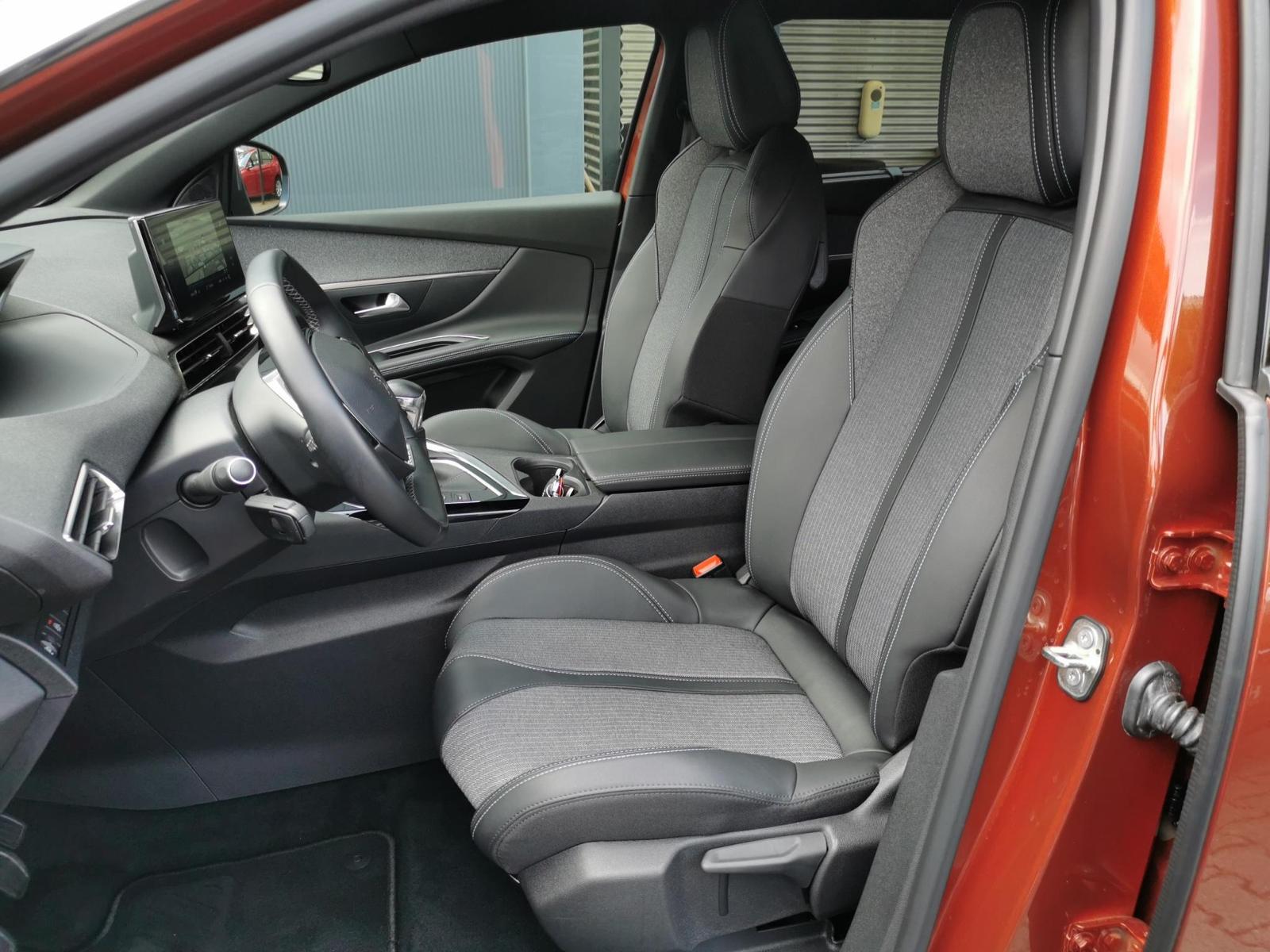 Fahrzeugabbildung Peugeot 5008 1.2 PureTech 130, Allure Pack