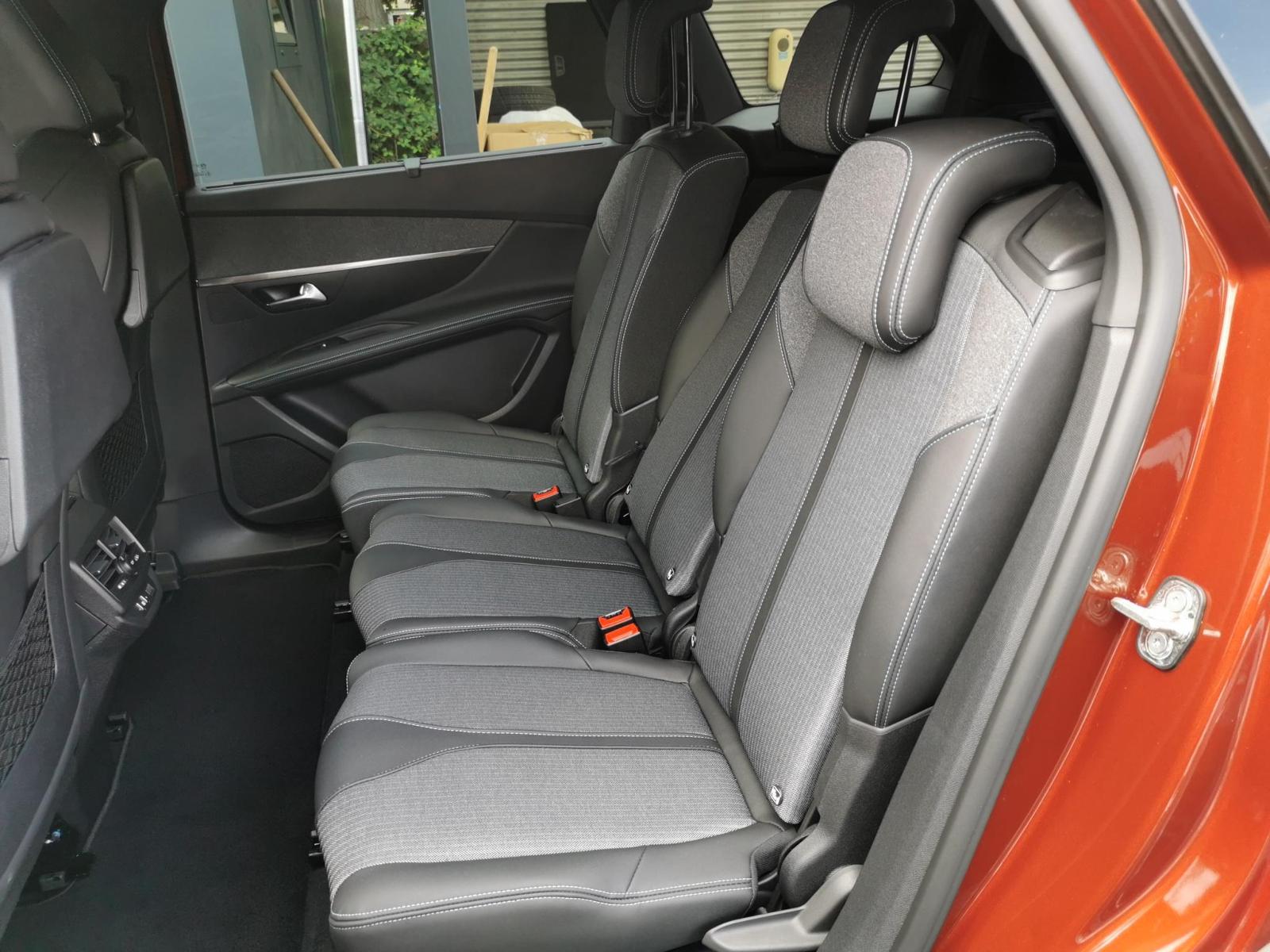 Fahrzeugabbildung Peugeot 5008 1.2 PureTech 130, Allure Pack