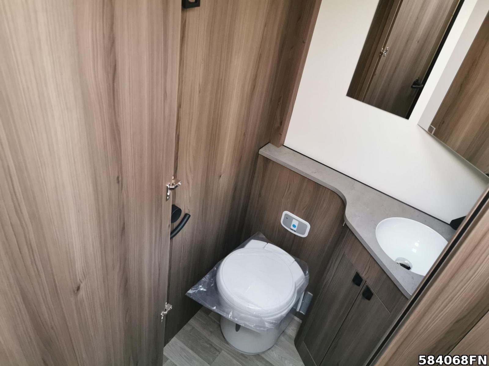 Fahrzeugabbildung Kabe TM Royal X 810 LGB 2026 Solar AHK