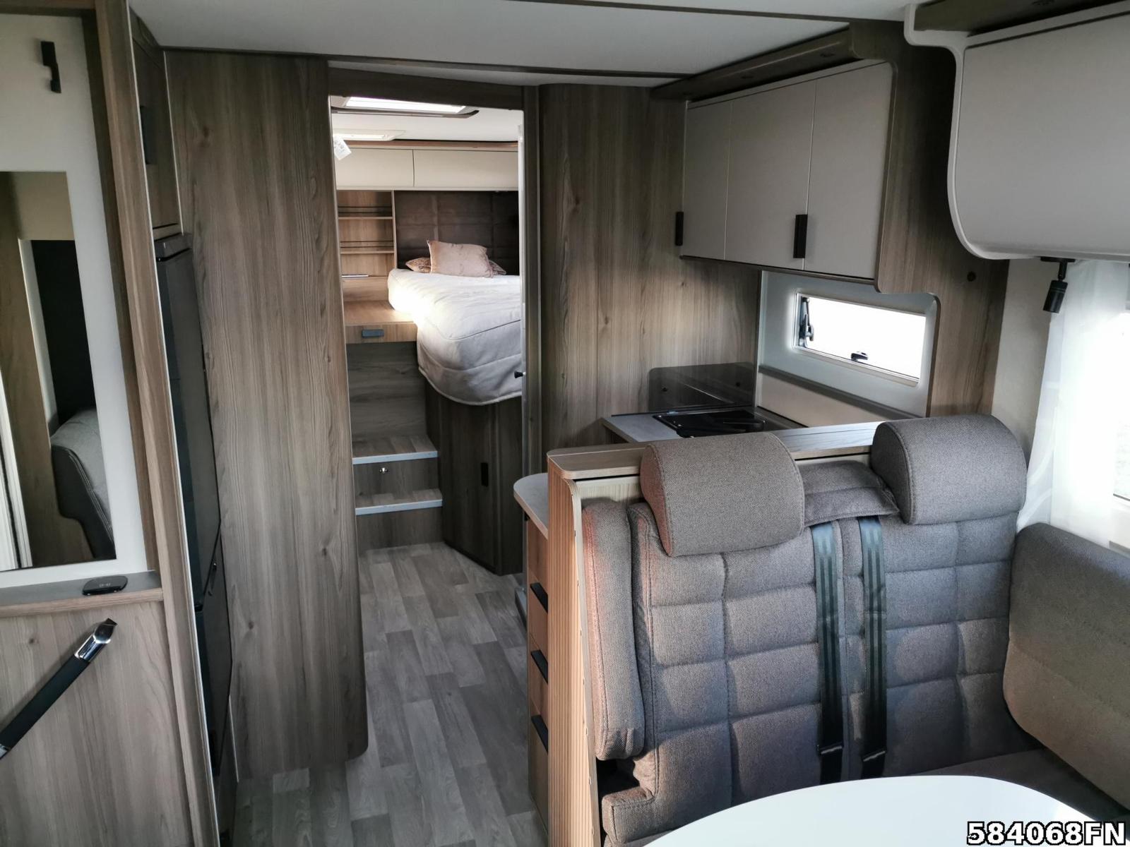 Fahrzeugabbildung Kabe TM Royal X 810 LGB 2026 Solar AHK