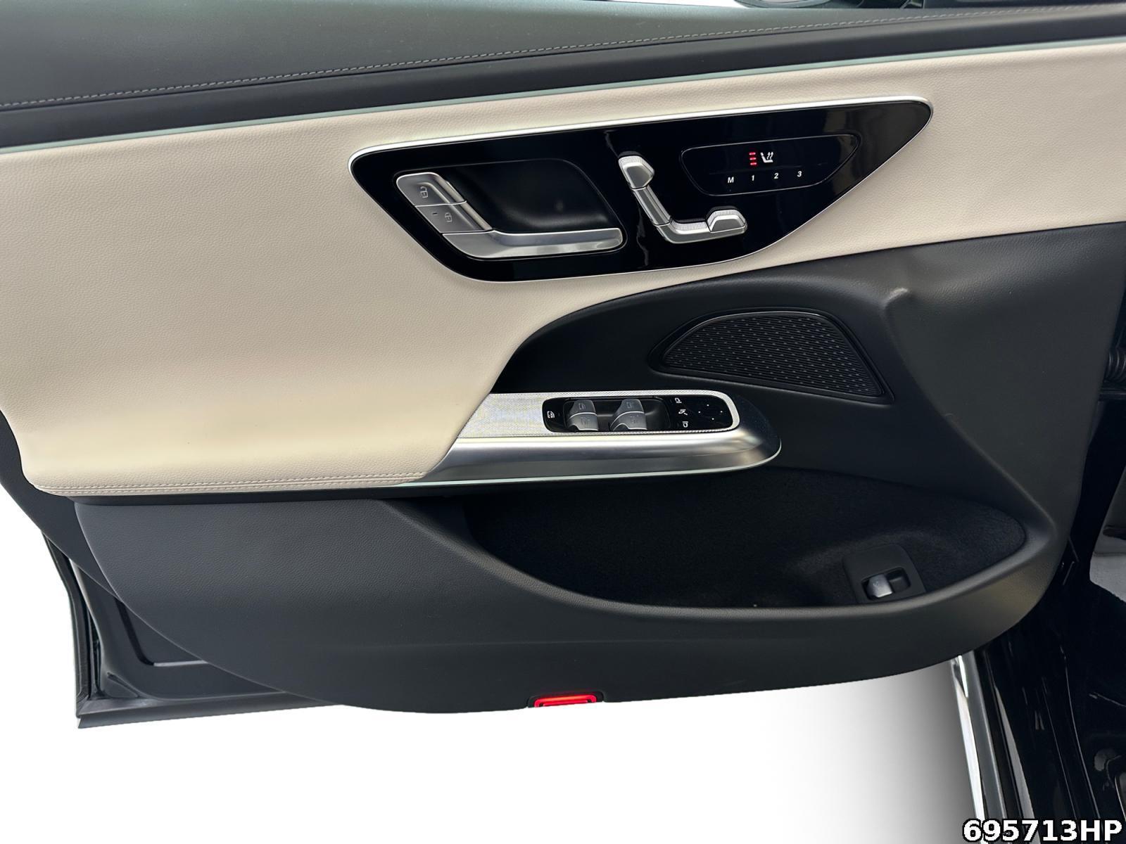Fahrzeugabbildung Mercedes-Benz E 300 T AMG Superscreen Pano AHK Distronic