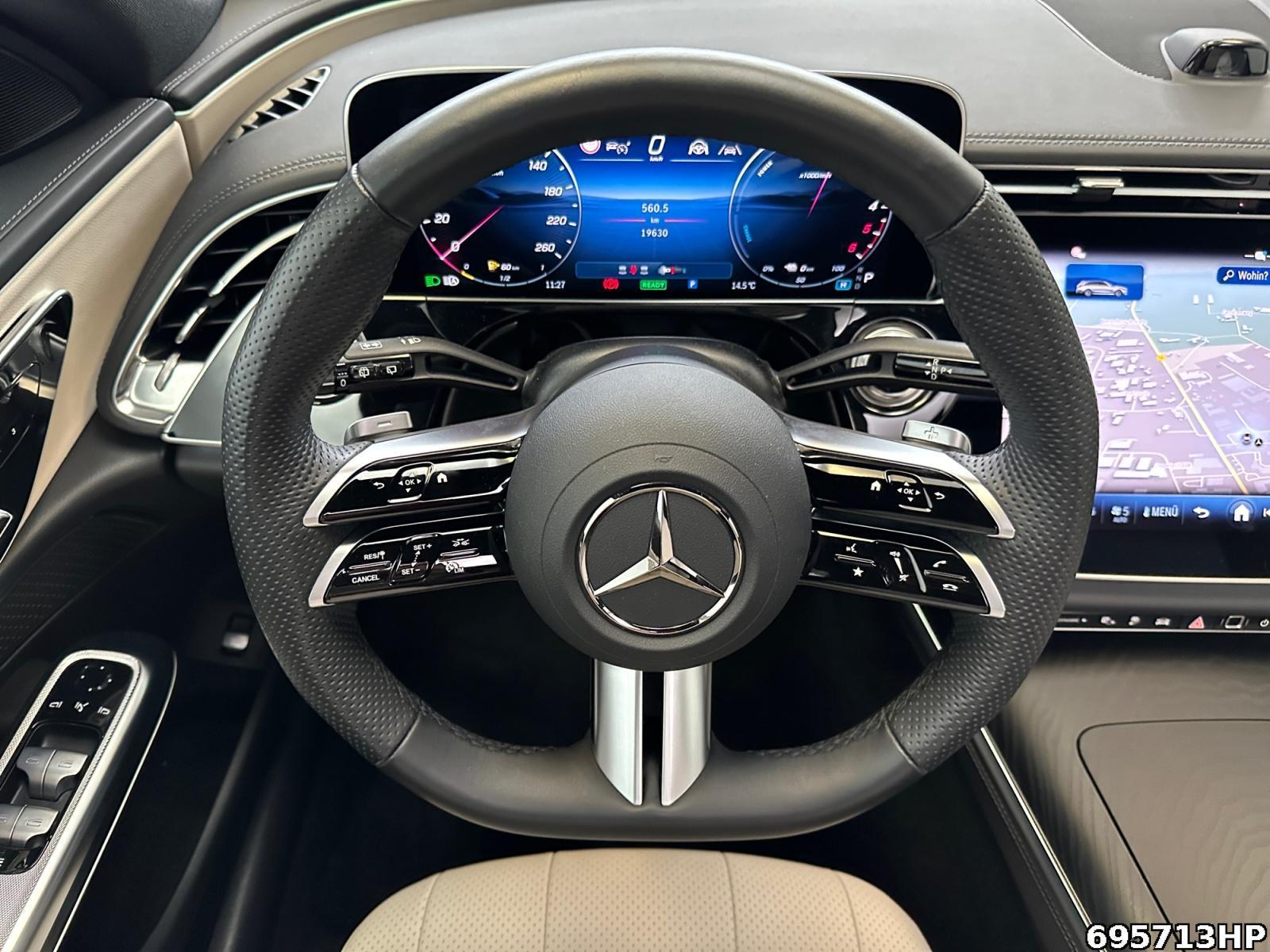 Fahrzeugabbildung Mercedes-Benz E 300 T AMG Superscreen Pano AHK Distronic