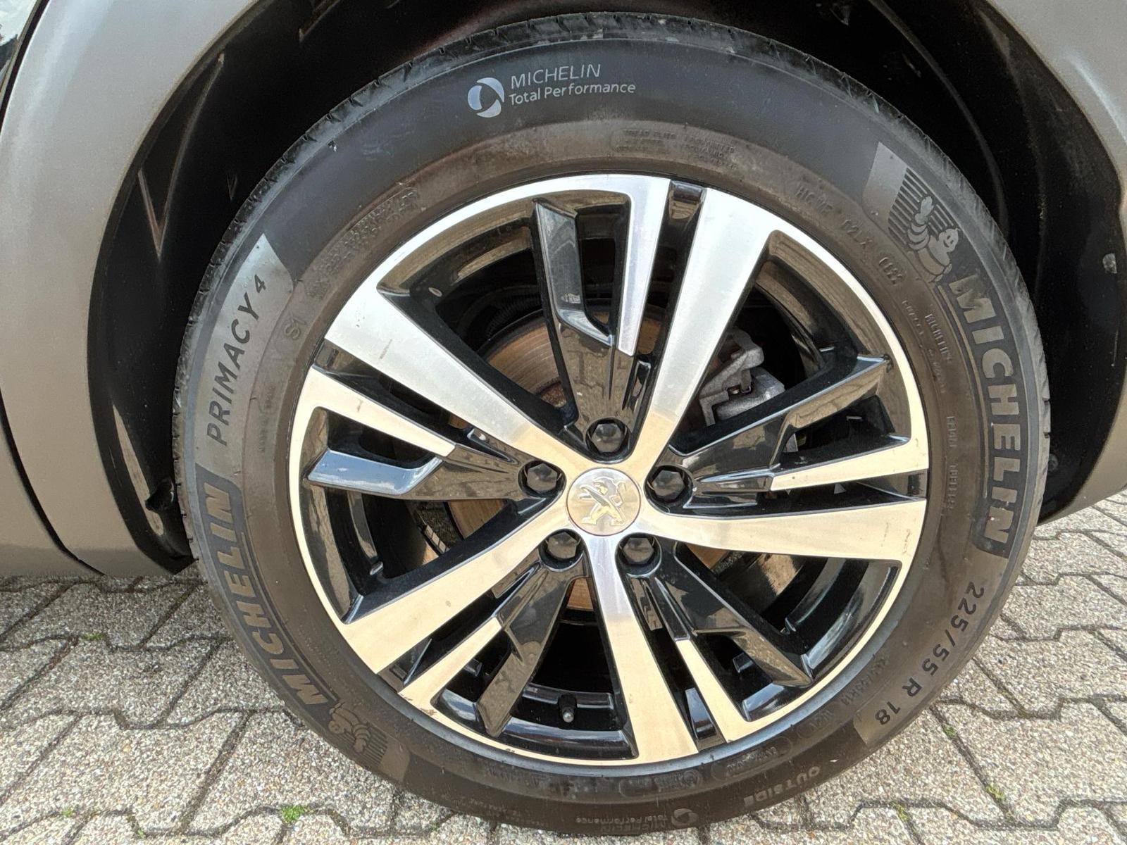 Fahrzeugabbildung Peugeot 3008 1.6 Hybrid 225 (Plug-In), GT