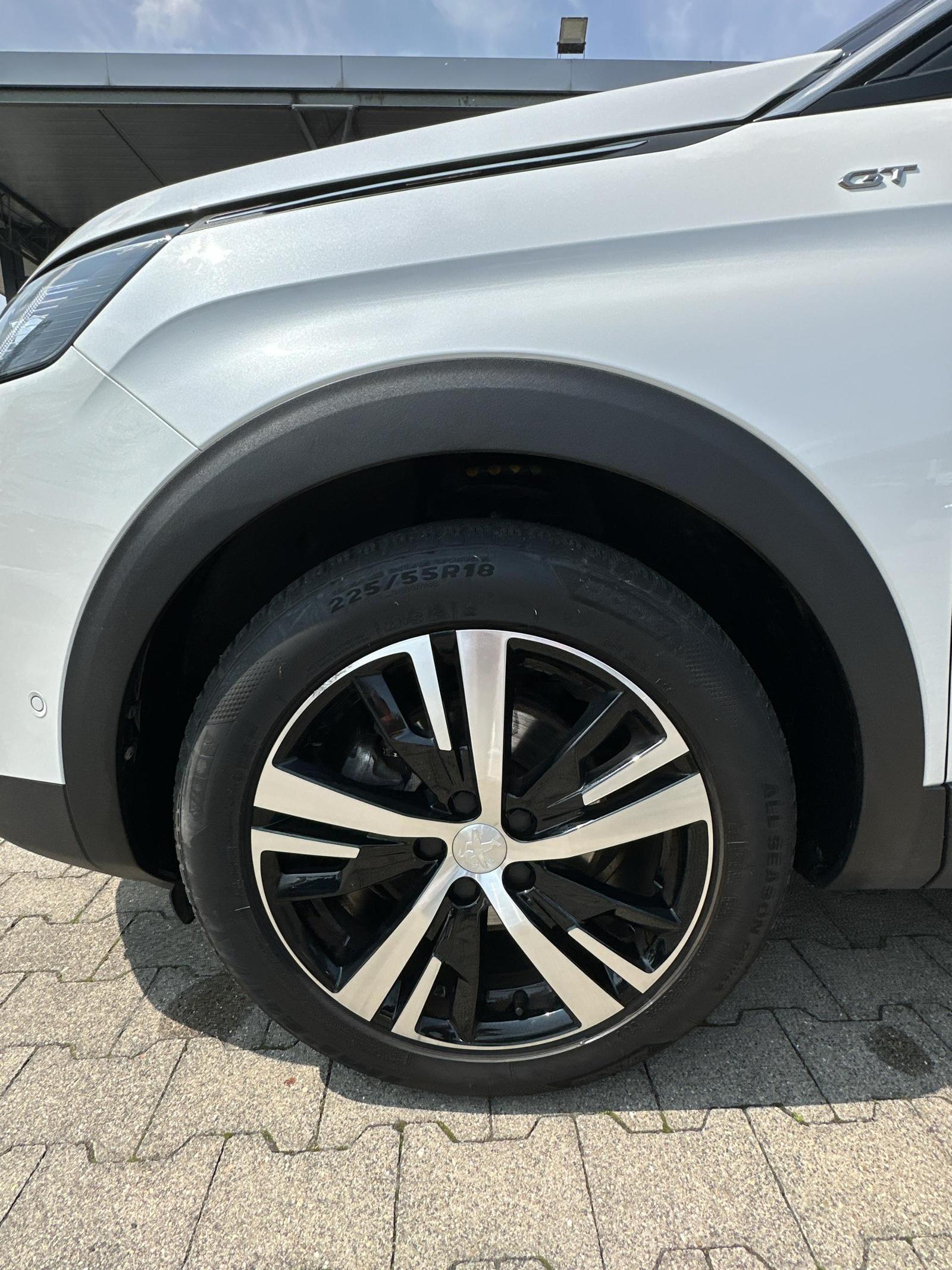 Fahrzeugabbildung Peugeot 3008 1.5 BlueHDi 130, GT