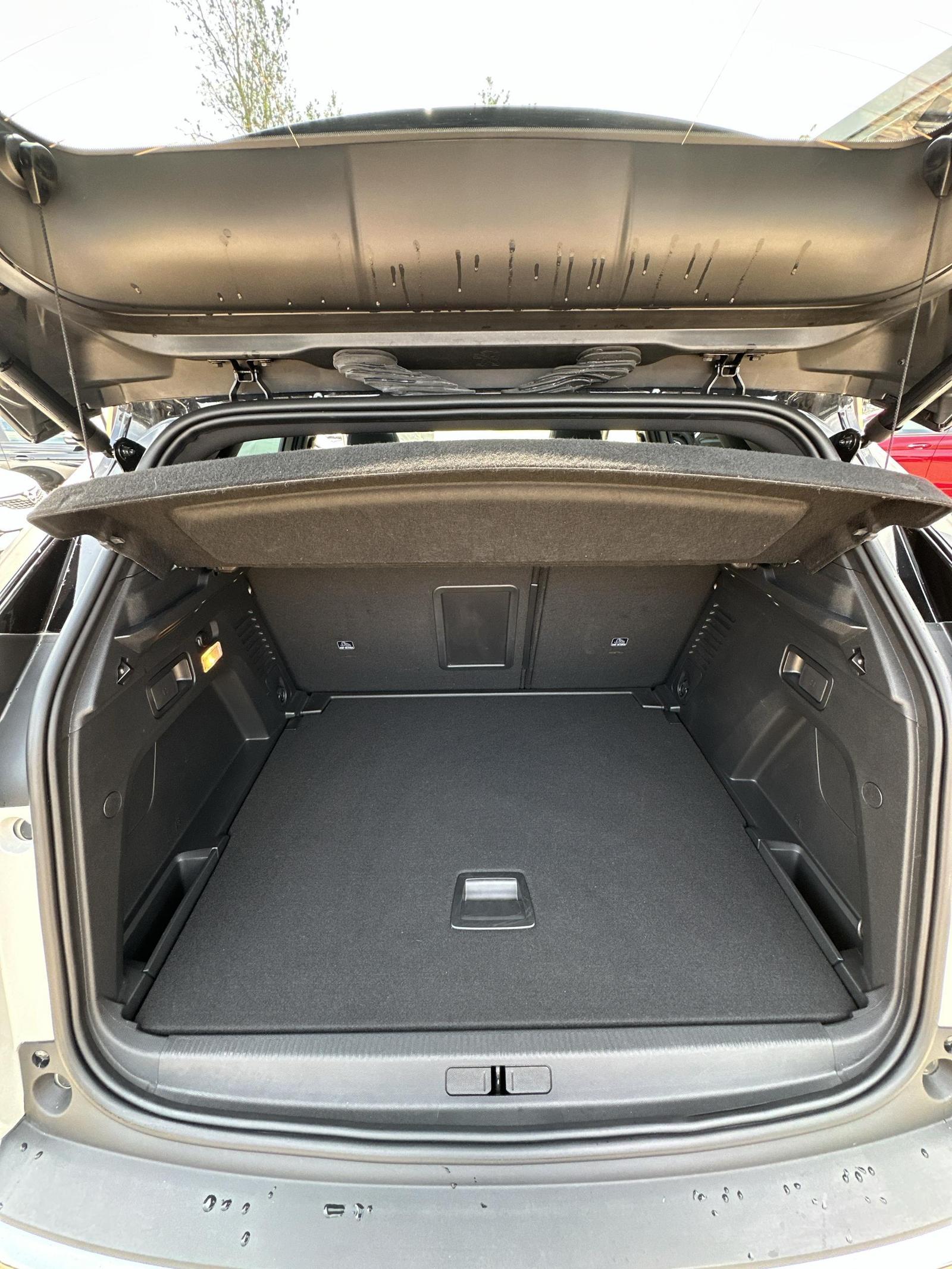 Fahrzeugabbildung Peugeot 3008 1.5 BlueHDi 130, GT