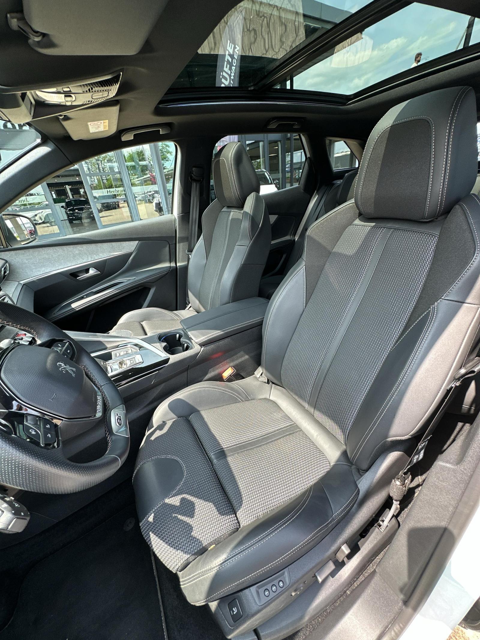 Fahrzeugabbildung Peugeot 3008 1.5 BlueHDi 130, GT