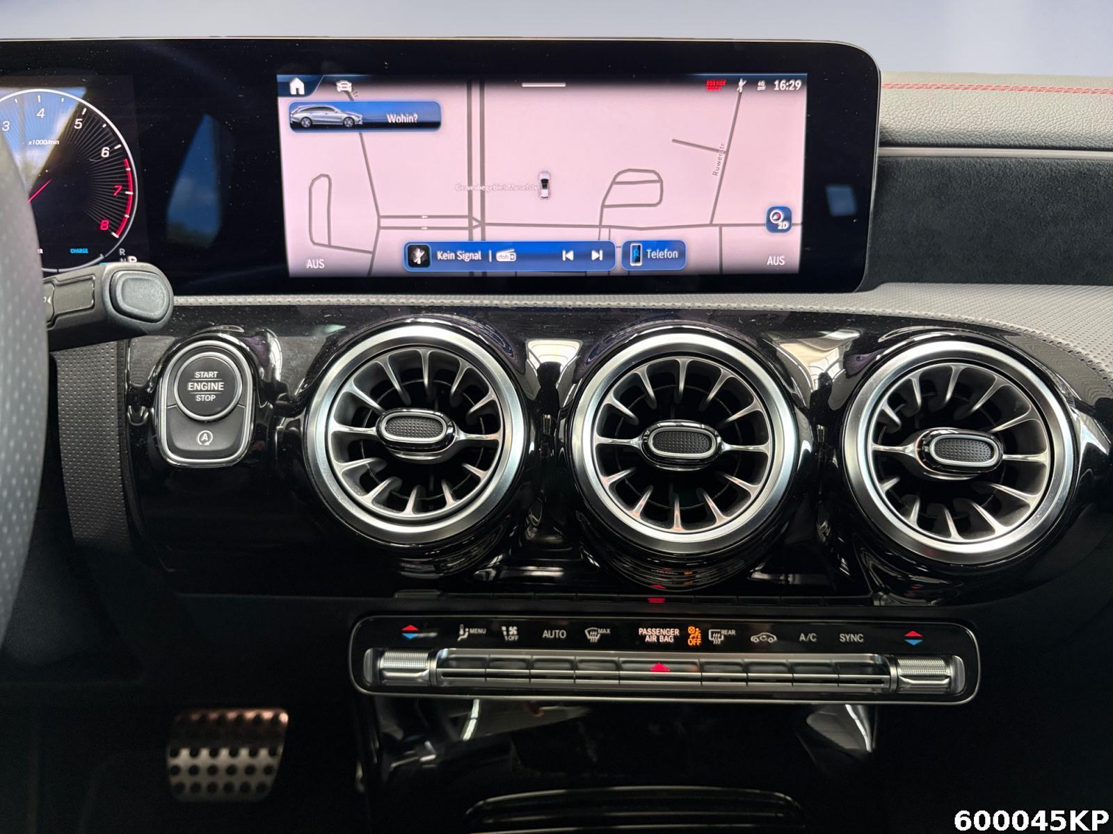 Fahrzeugabbildung Mercedes-Benz CLA 200 Shooting Brake AMG Line Pano Night Distronic CarPlay