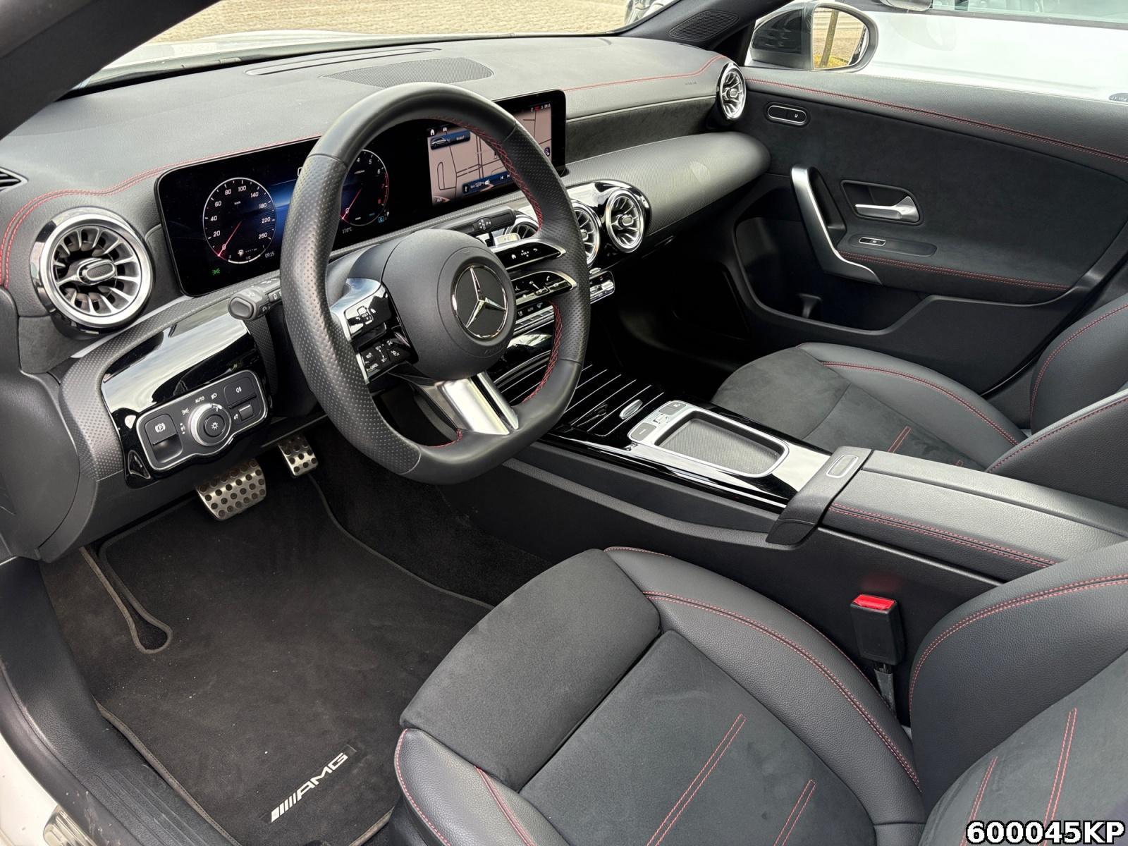 Fahrzeugabbildung Mercedes-Benz CLA 200 Shooting Brake AMG Line Pano Night Distronic CarPlay