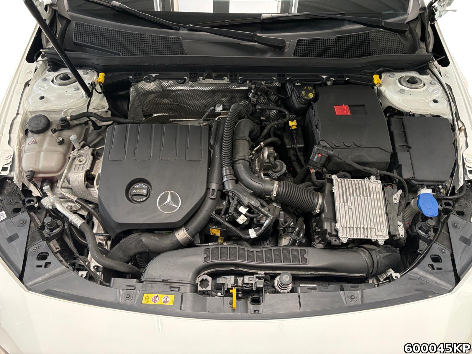 Fahrzeugabbildung Mercedes-Benz CLA 200 Shooting Brake AMG Line Pano Night Distronic CarPlay