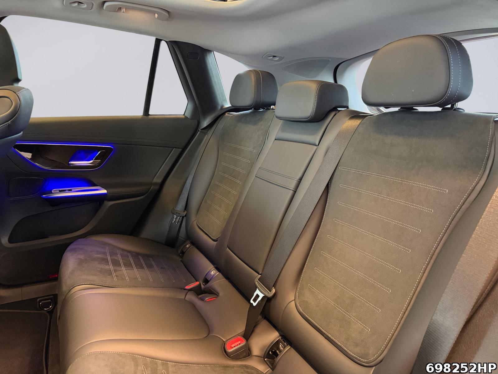 Fahrzeugabbildung Mercedes-Benz GLC 300 e 4M AMG Pano Digital-Light AHK Memory