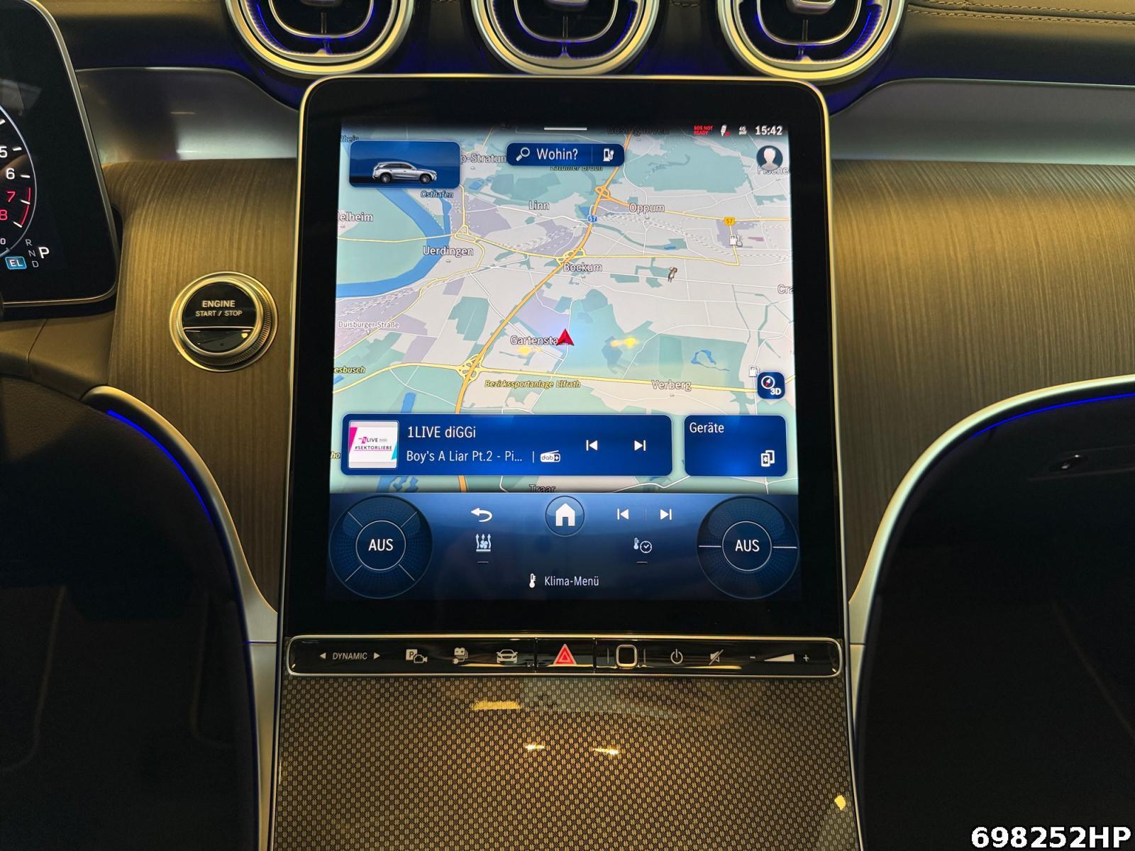 Fahrzeugabbildung Mercedes-Benz GLC 300 e 4M AMG Pano Digital-Light AHK Memory