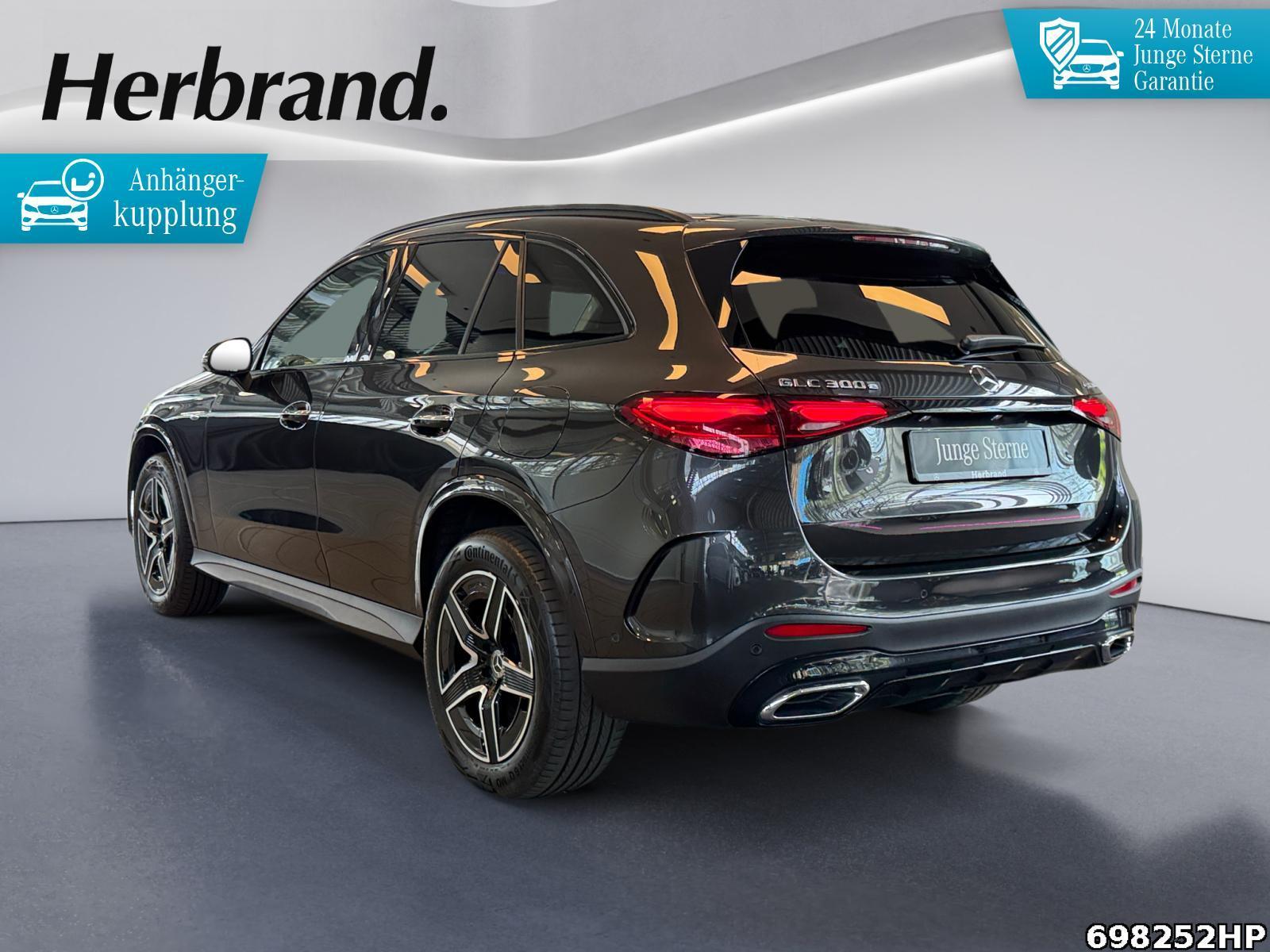 Fahrzeugabbildung Mercedes-Benz GLC 300 e 4M AMG Pano Digital-Light AHK Memory