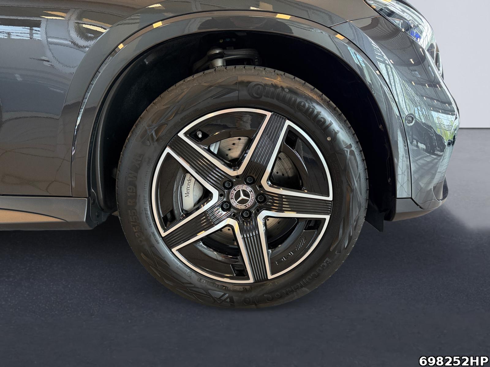 Fahrzeugabbildung Mercedes-Benz GLC 300 e 4M AMG Pano Digital-Light AHK Memory
