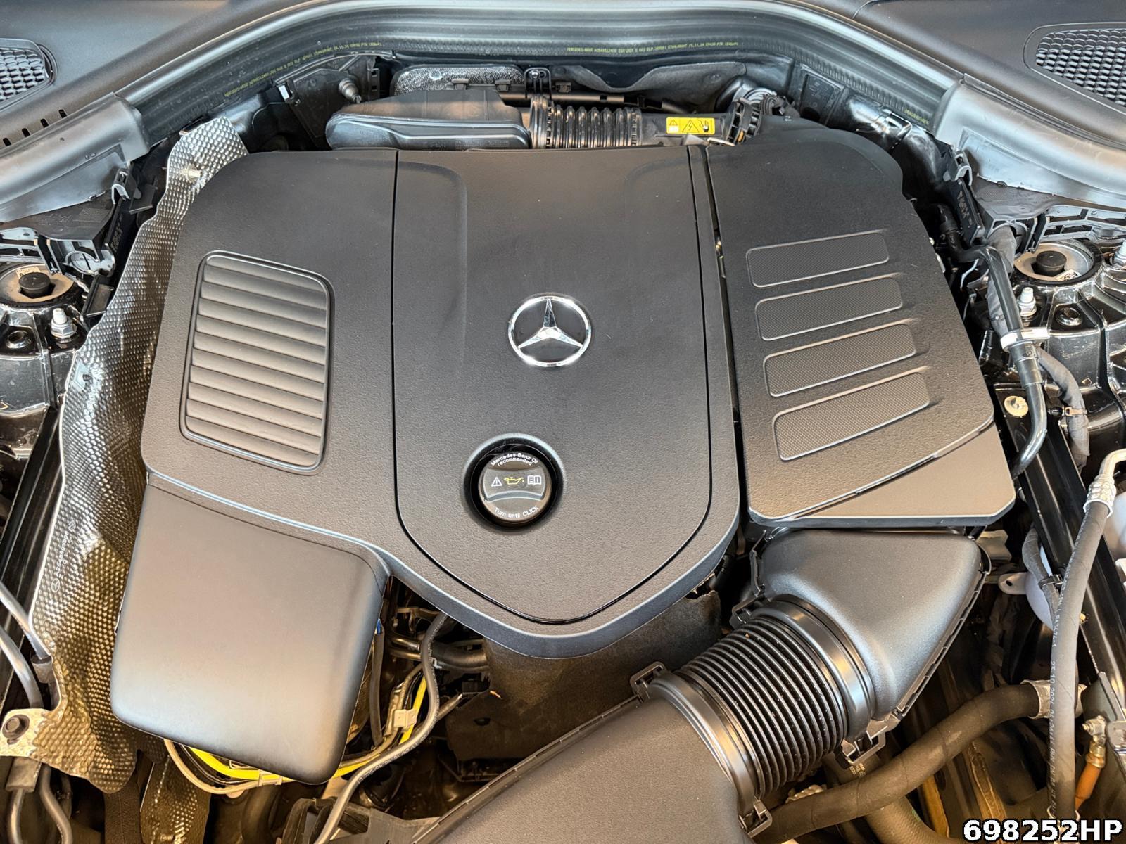 Fahrzeugabbildung Mercedes-Benz GLC 300 e 4M AMG Pano Digital-Light AHK Memory