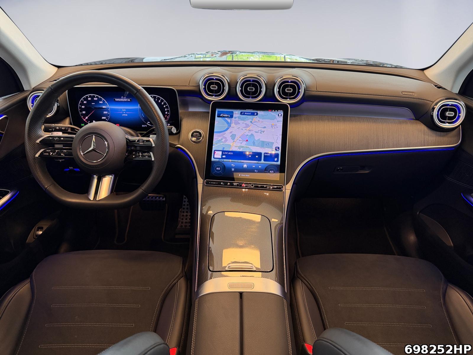 Fahrzeugabbildung Mercedes-Benz GLC 300 e 4M AMG Pano Digital-Light AHK Memory