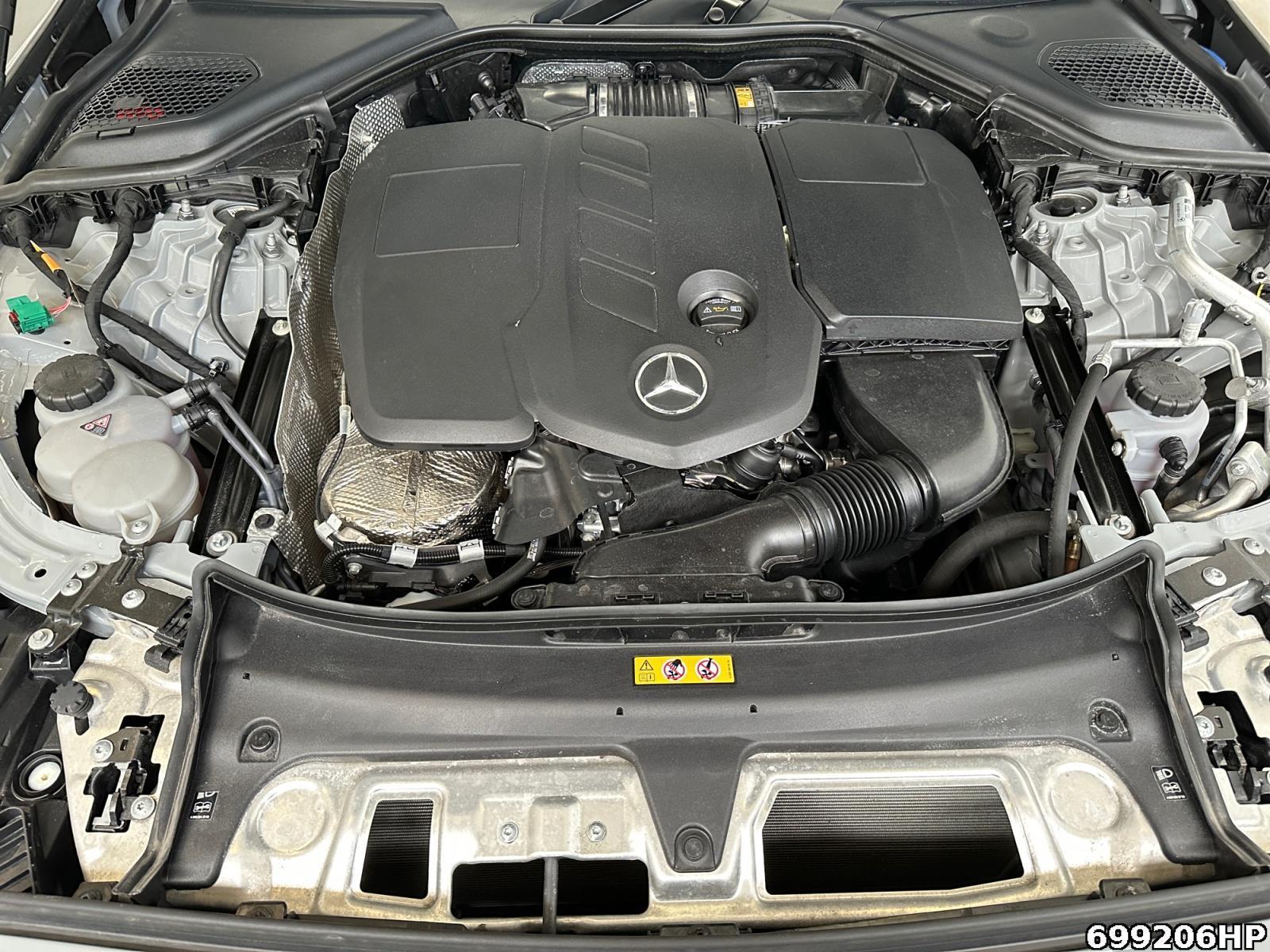 Fahrzeugabbildung Mercedes-Benz E 300 T AMG Night Distronic Pano Alpingrau