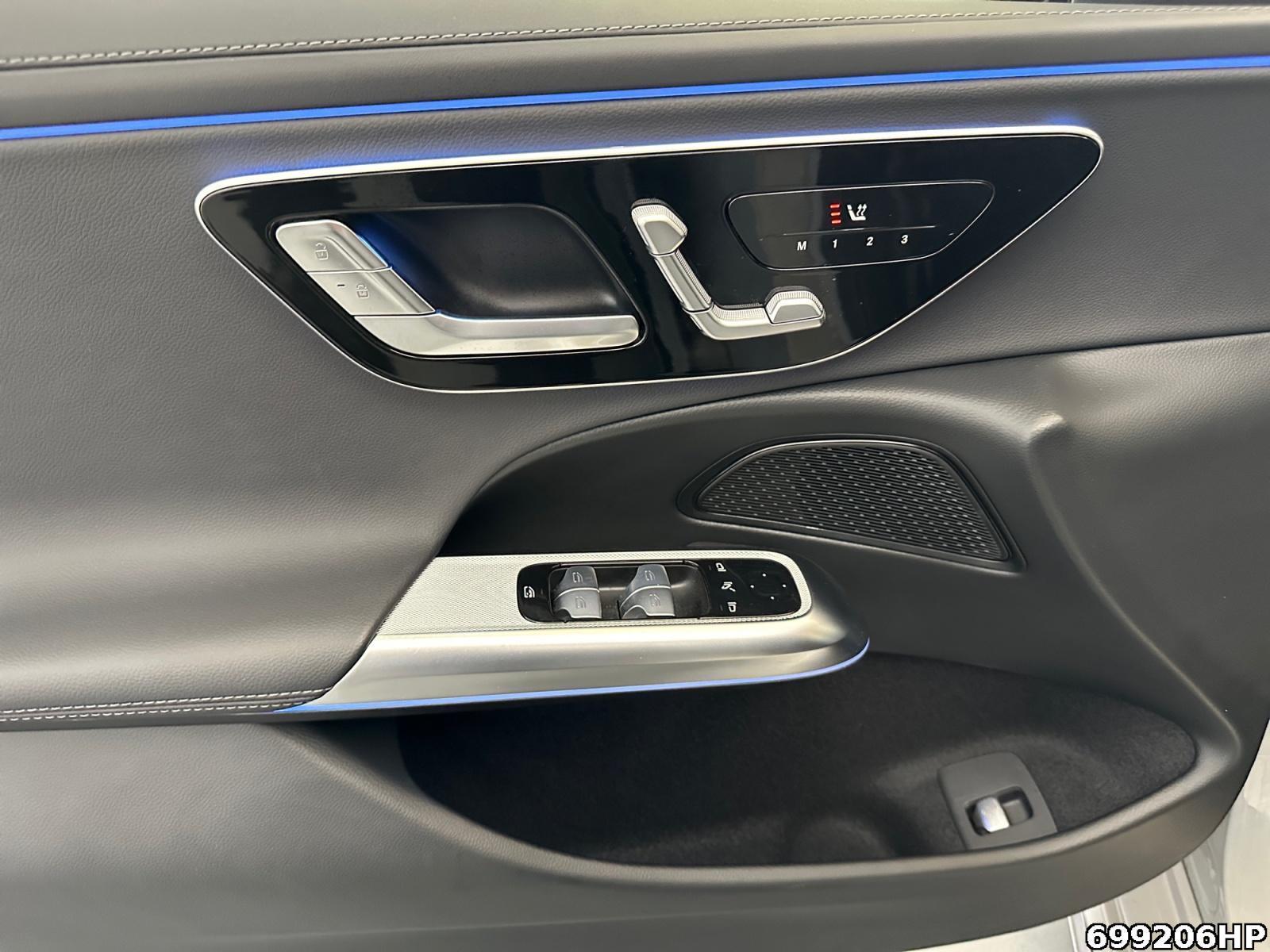 Fahrzeugabbildung Mercedes-Benz E 300 T AMG Night Distronic Pano Alpingrau