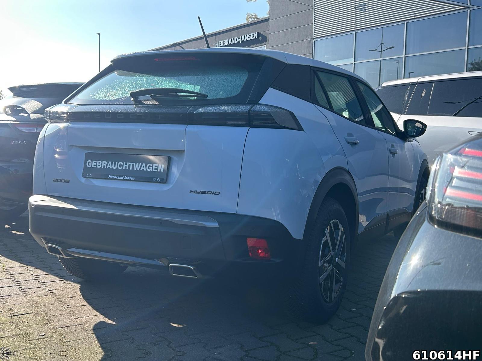 Fahrzeugabbildung Peugeot 2008 Active Hybrid 136 e-DSC6